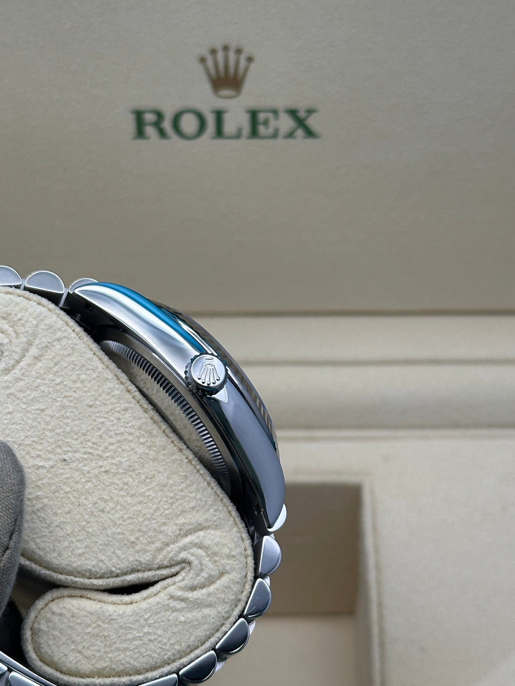 Rolex Steel Datejust 36  - Aubergine Purple Diamond Roman VI and IX Dial - Jubilee Bracelet - 126234 audr69j