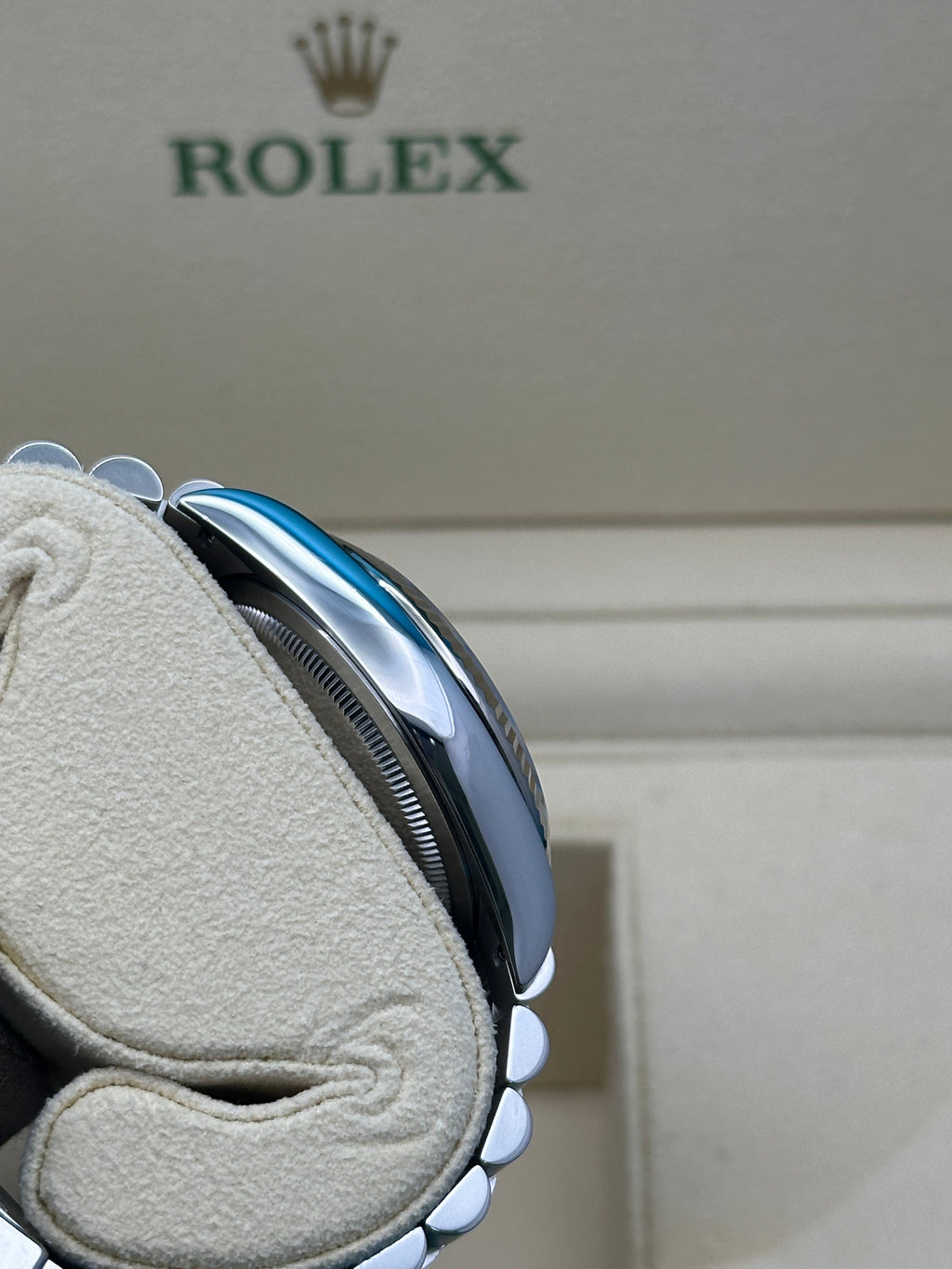 Rolex Steel Datejust 36  - Aubergine Purple Diamond Roman VI and IX Dial - Jubilee Bracelet - 126234 audr69j