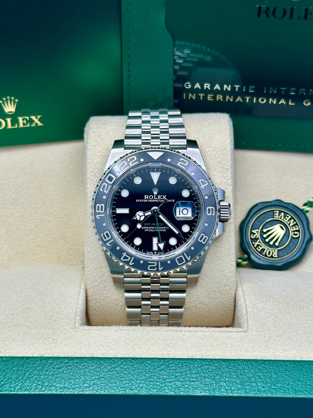 Rolex Steel GMT-Master II 40  - Black And Grey Bruce Wayne Bezel - Black Dial - Jubilee Bracelet - 126710GRNR