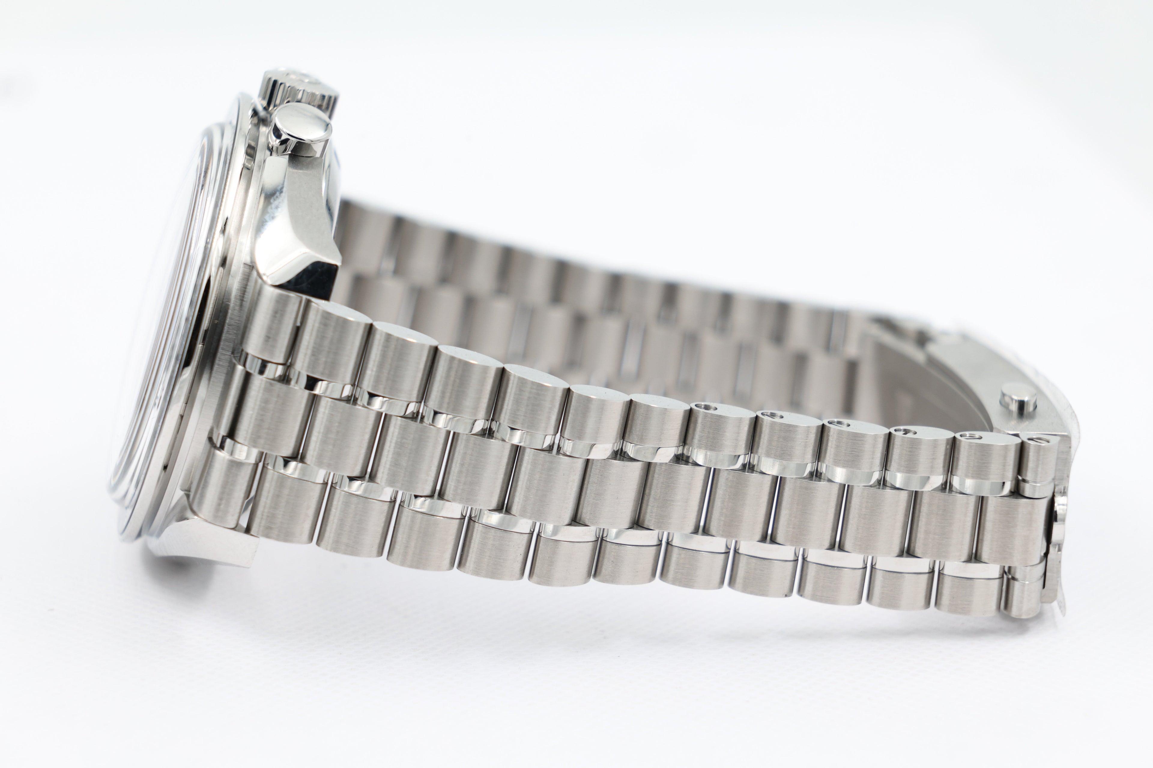Omega - Speedmaster Professional Moonwatch - "Reverse Panda" - 310.30.42.50.01.004 - 2026