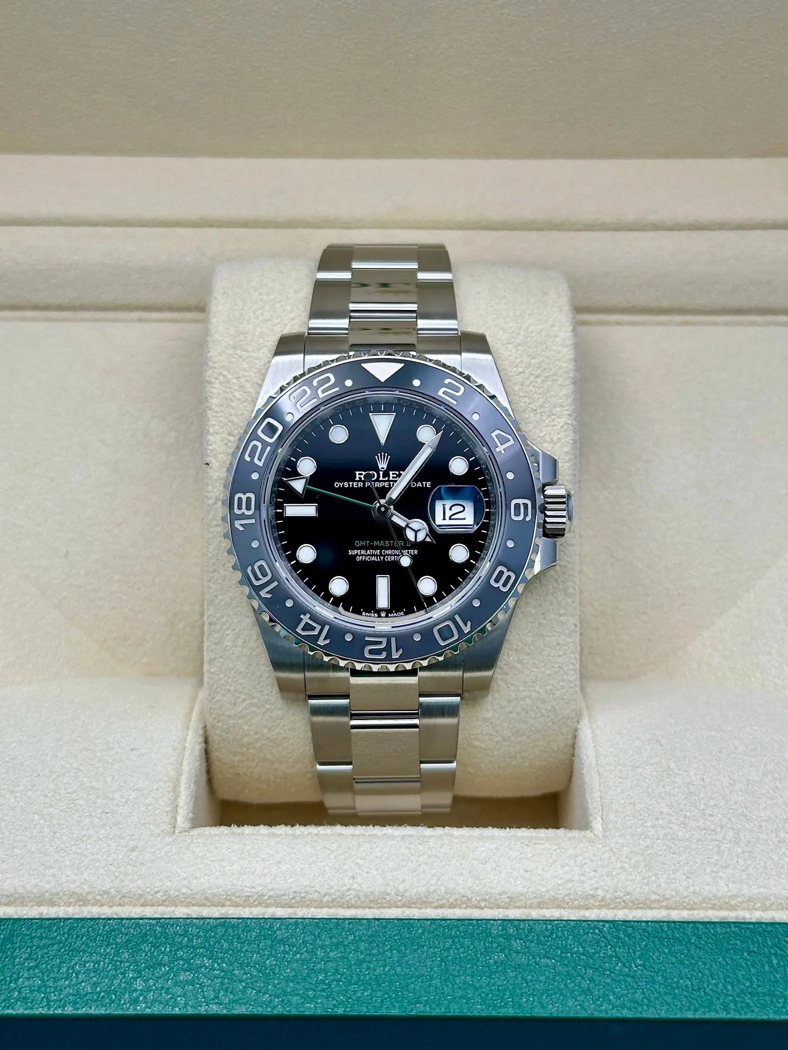 Rolex Steel GMT-Master II 40  - Black And Grey Bruce Wayne Bezel - Black Dial - Oyster Bracelet - 126710GRNR