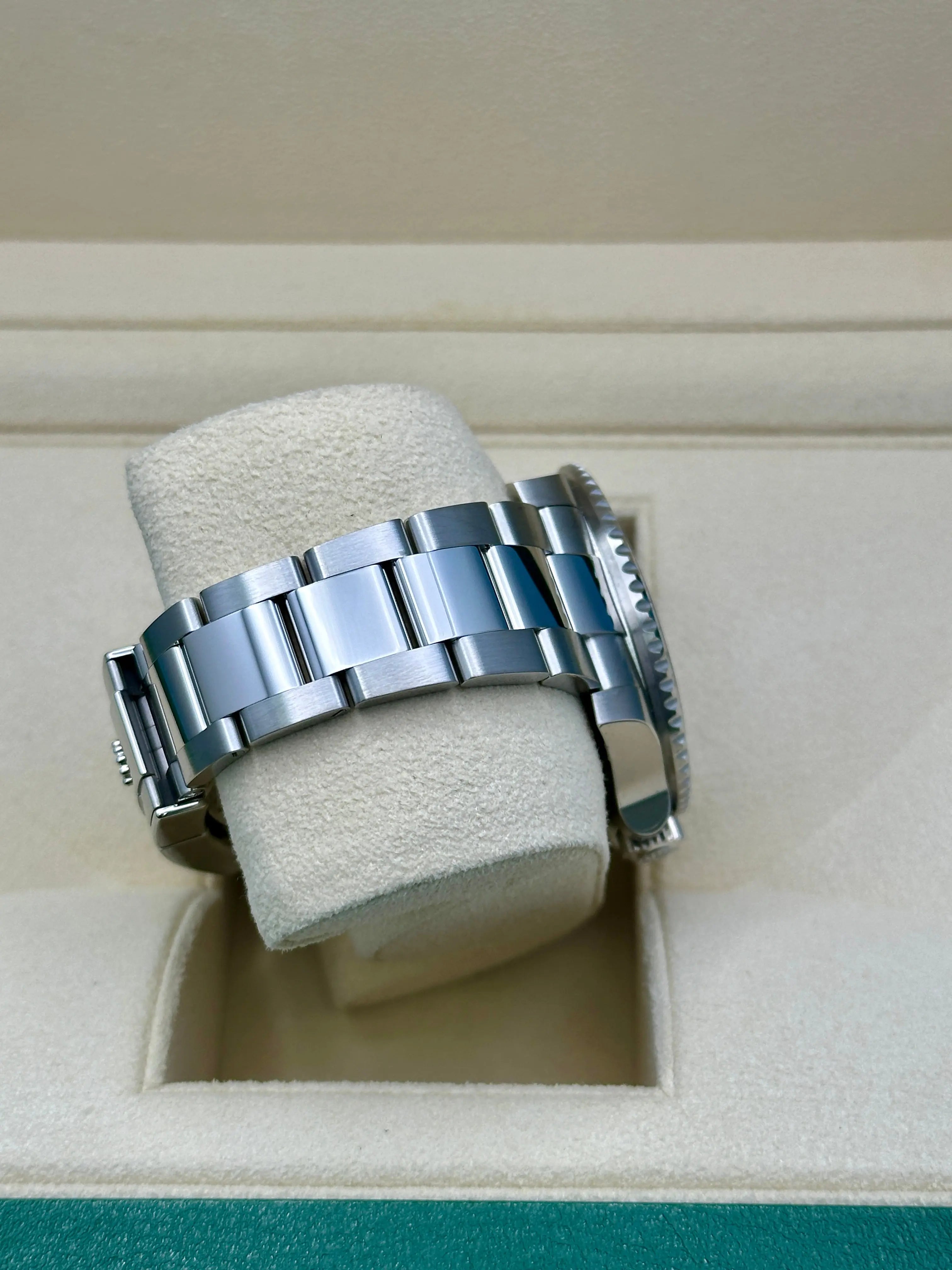 Rolex Steel GMT-Master II 40  - Black And Grey Bruce Wayne Bezel - Black Dial - Oyster Bracelet - 126710GRNR