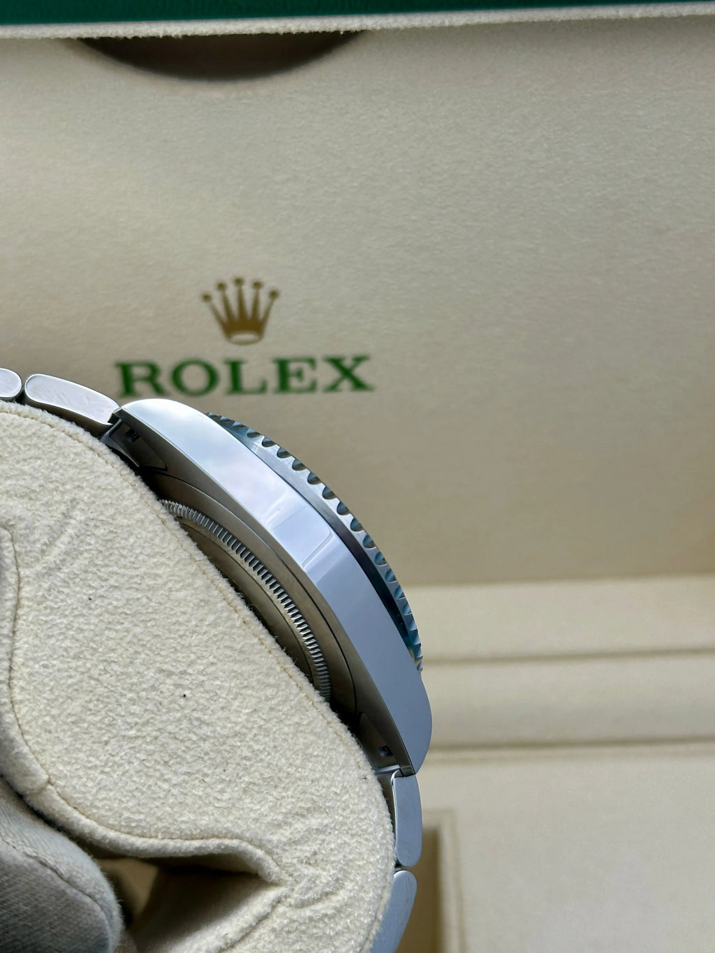 Rolex Steel GMT-Master II 40  - Black And Grey Bruce Wayne Bezel - Black Dial - Oyster Bracelet - 126710GRNR