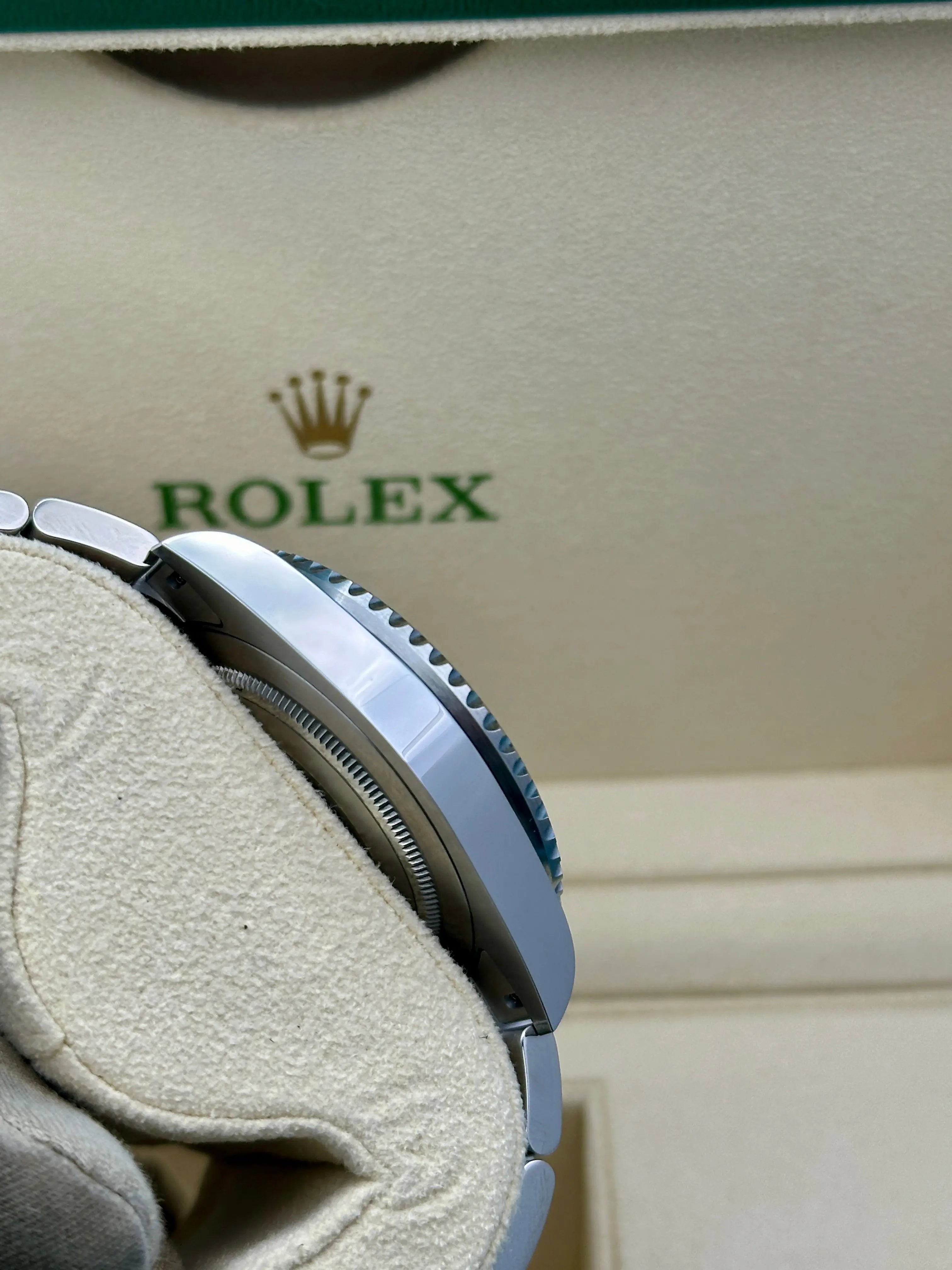 Rolex Steel GMT-Master II 40  - Black And Grey Bruce Wayne Bezel - Black Dial - Oyster Bracelet - 126710GRNR