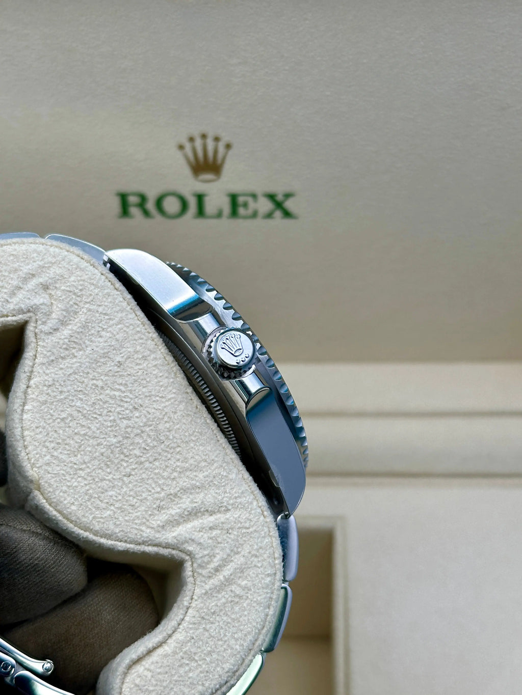 Rolex Steel GMT-Master II 40  - Black And Grey Bruce Wayne Bezel - Black Dial - Oyster Bracelet - 126710GRNR