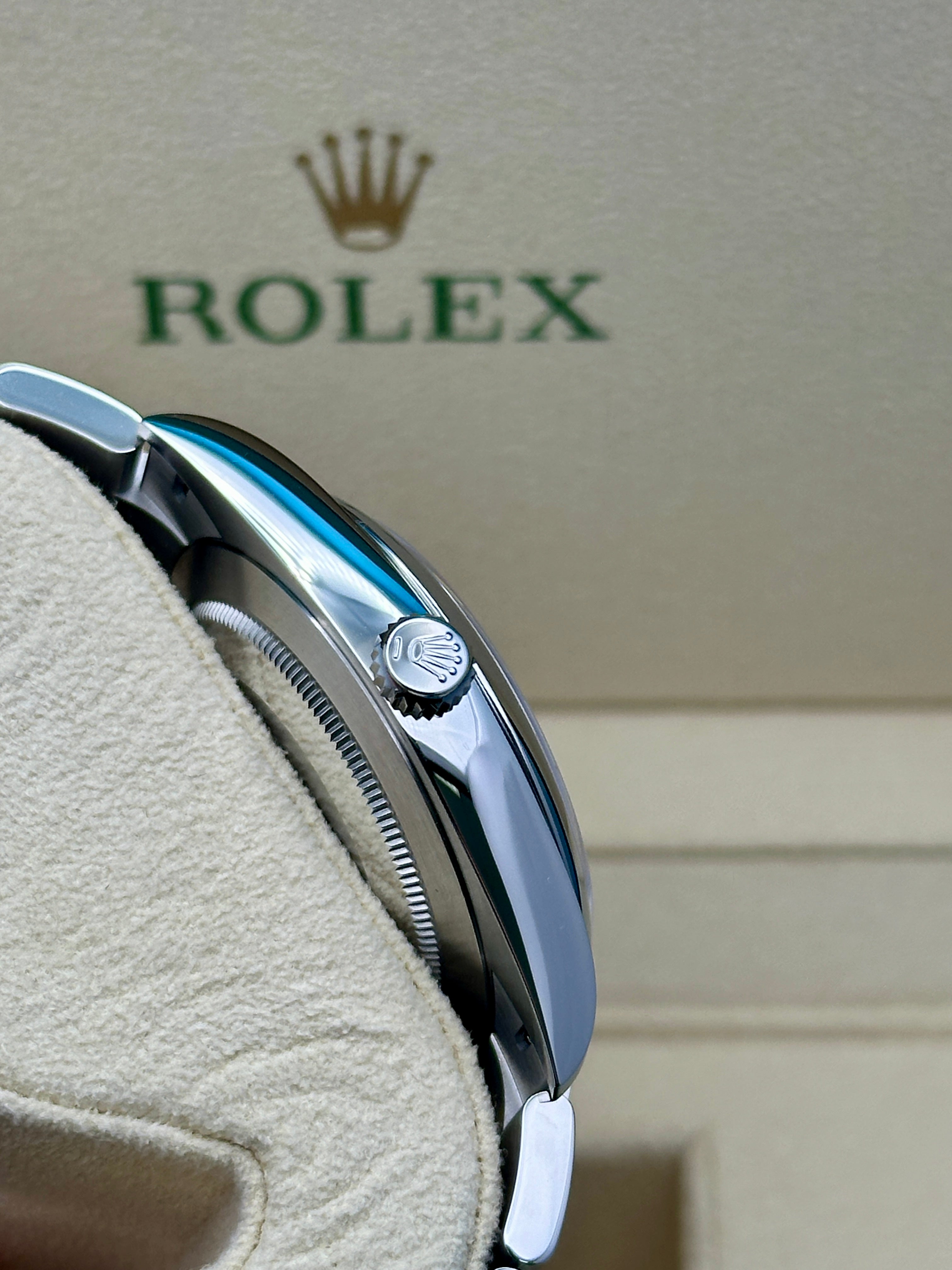 Rolex Oyster Perpetual 41 Turquoise Blue Celebration-motif Dial Stainless Steel Oyster 124300