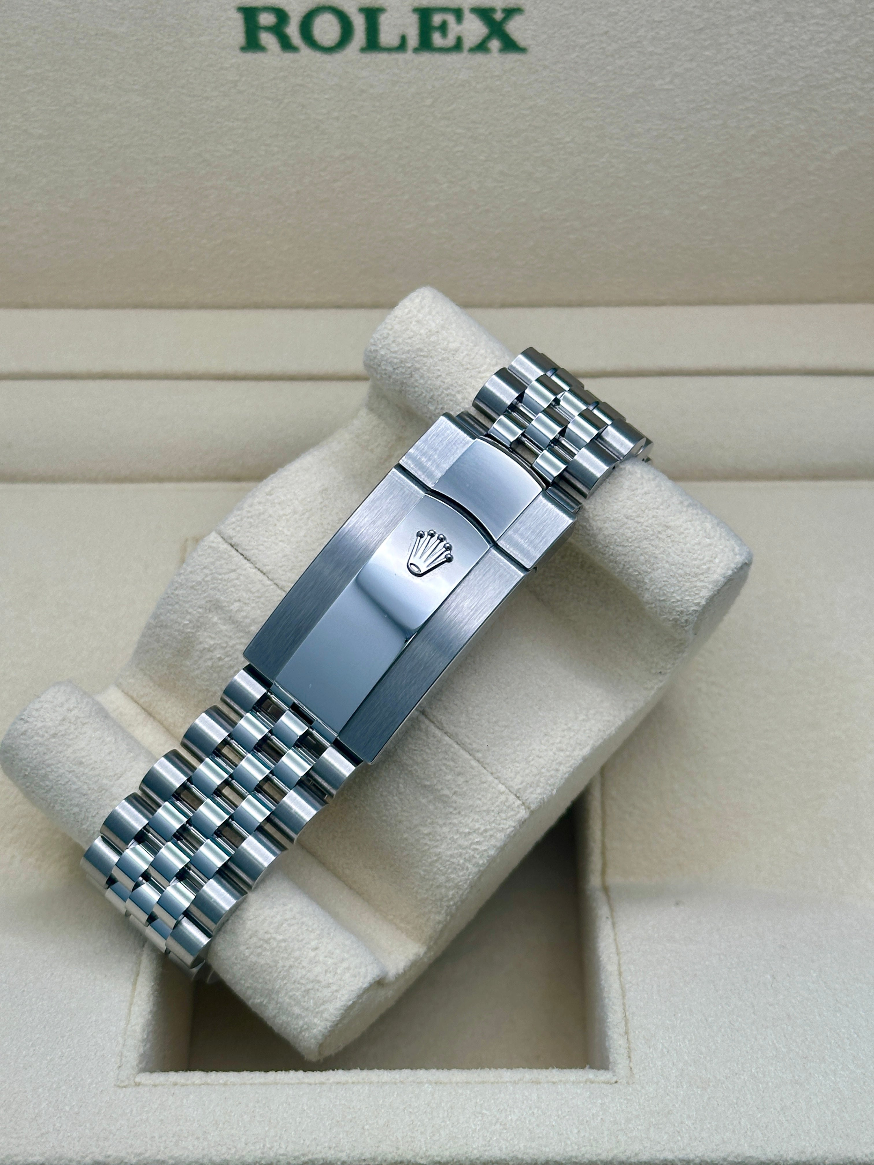 Rolex Sky Dweller 42 White Dial Stainless Steel Jubilee Mens  336934