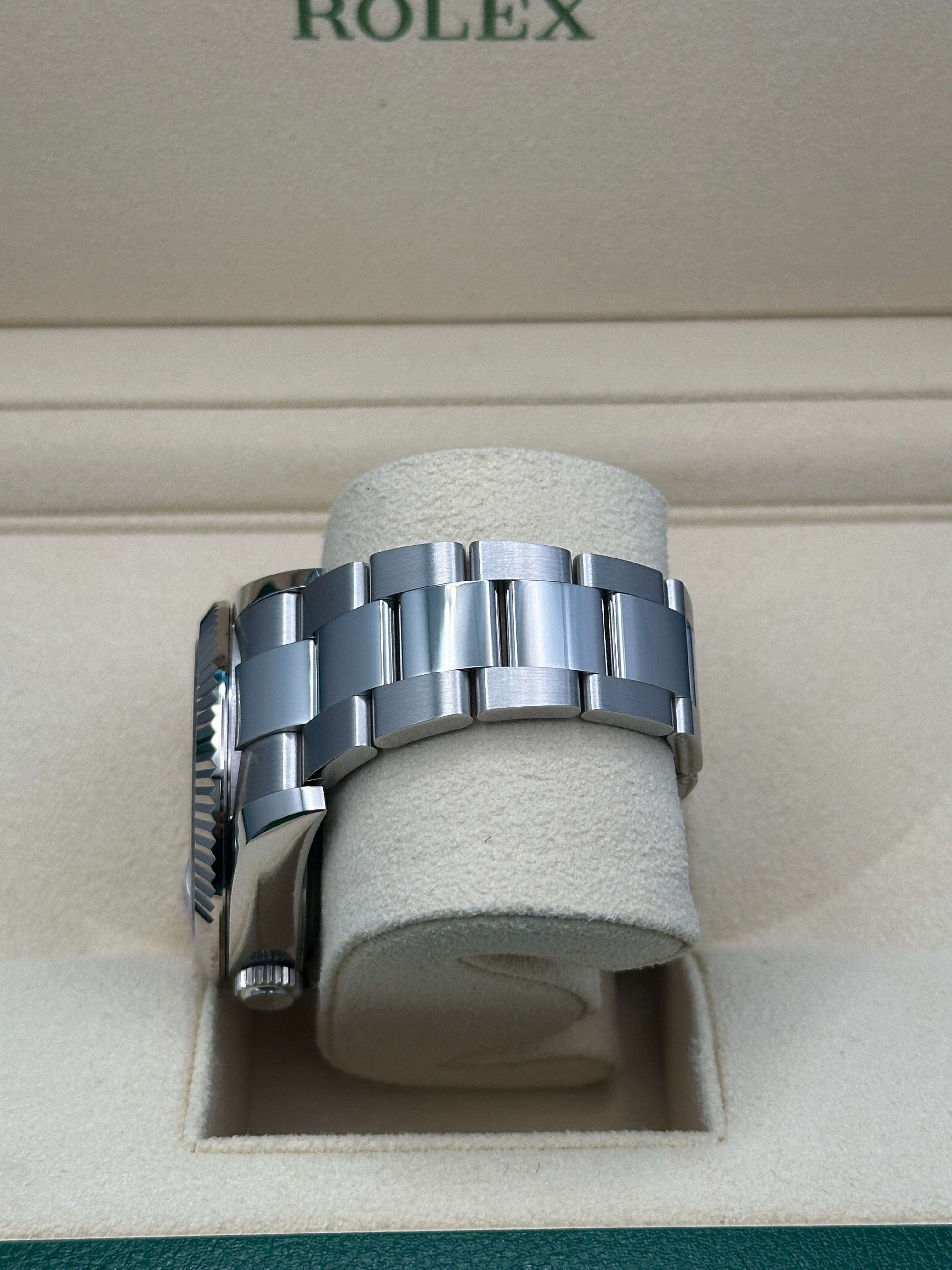 Rolex Sky Dweller 42 Black Dial Stainless Steel Oyster Mens  336934