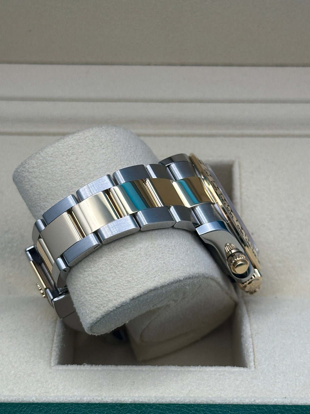 Rolex Yellow Rolesor  Daytona  - Fixed Bezel - Black And Golden Diamond Dial - Oyster Bracelet - 126503 bkchdo