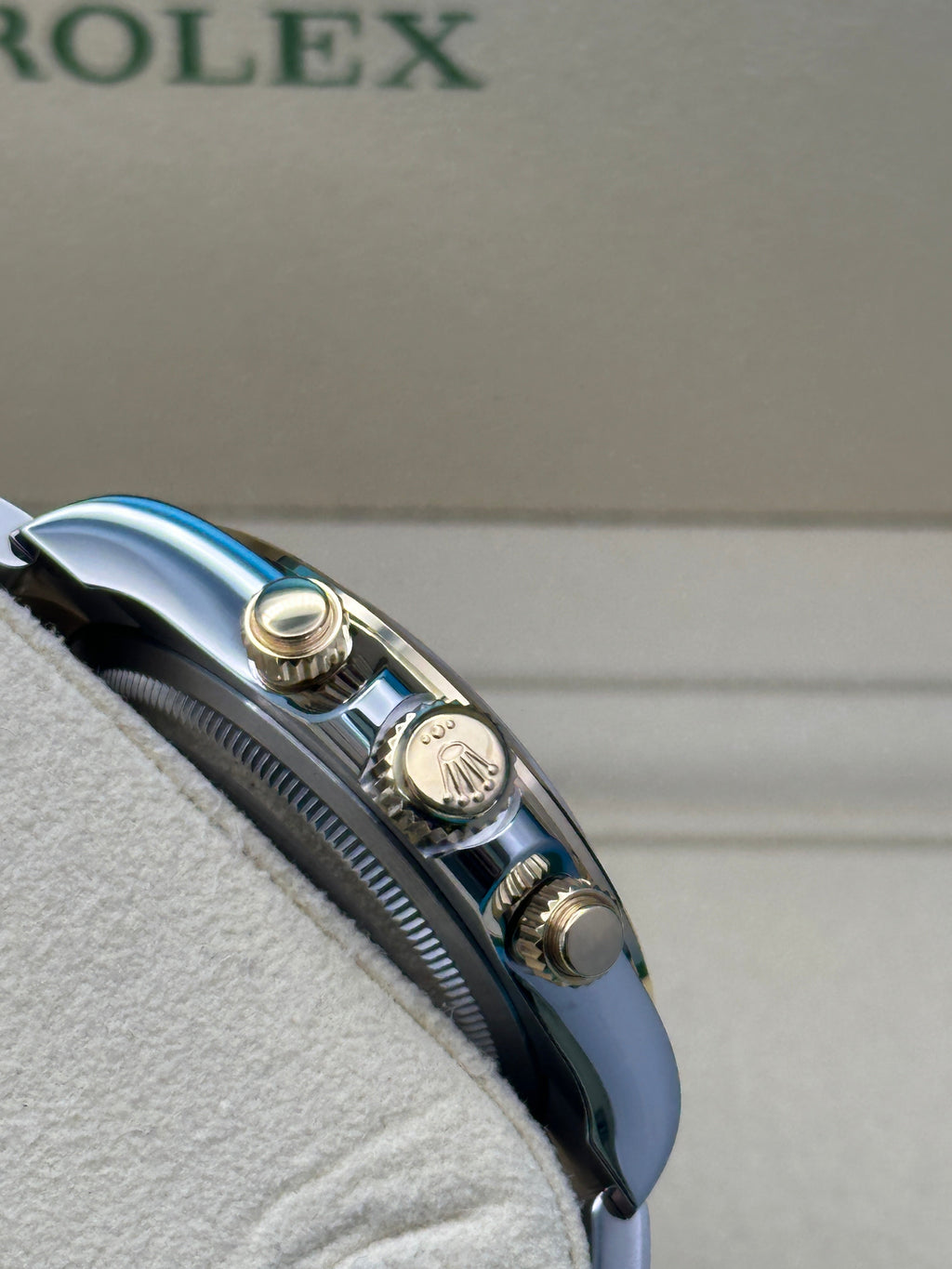 Rolex Yellow Rolesor  Daytona  - Fixed Bezel - Black And Golden Diamond Dial - Oyster Bracelet - 126503 bkchdo