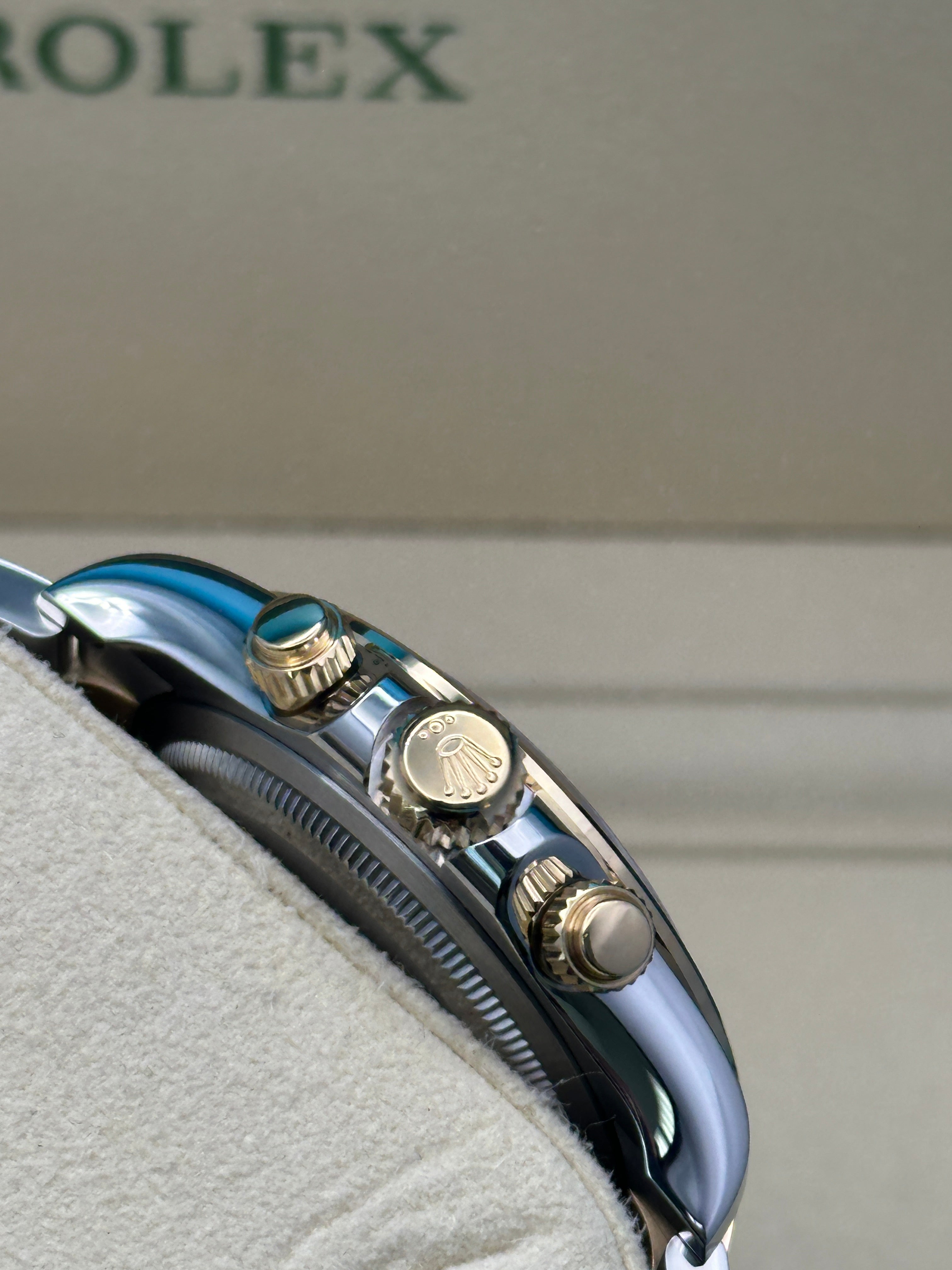 Rolex Yellow Rolesor  Daytona  - Fixed Bezel - Black Index Dial - Oyster Bracelet - 126503 bkio