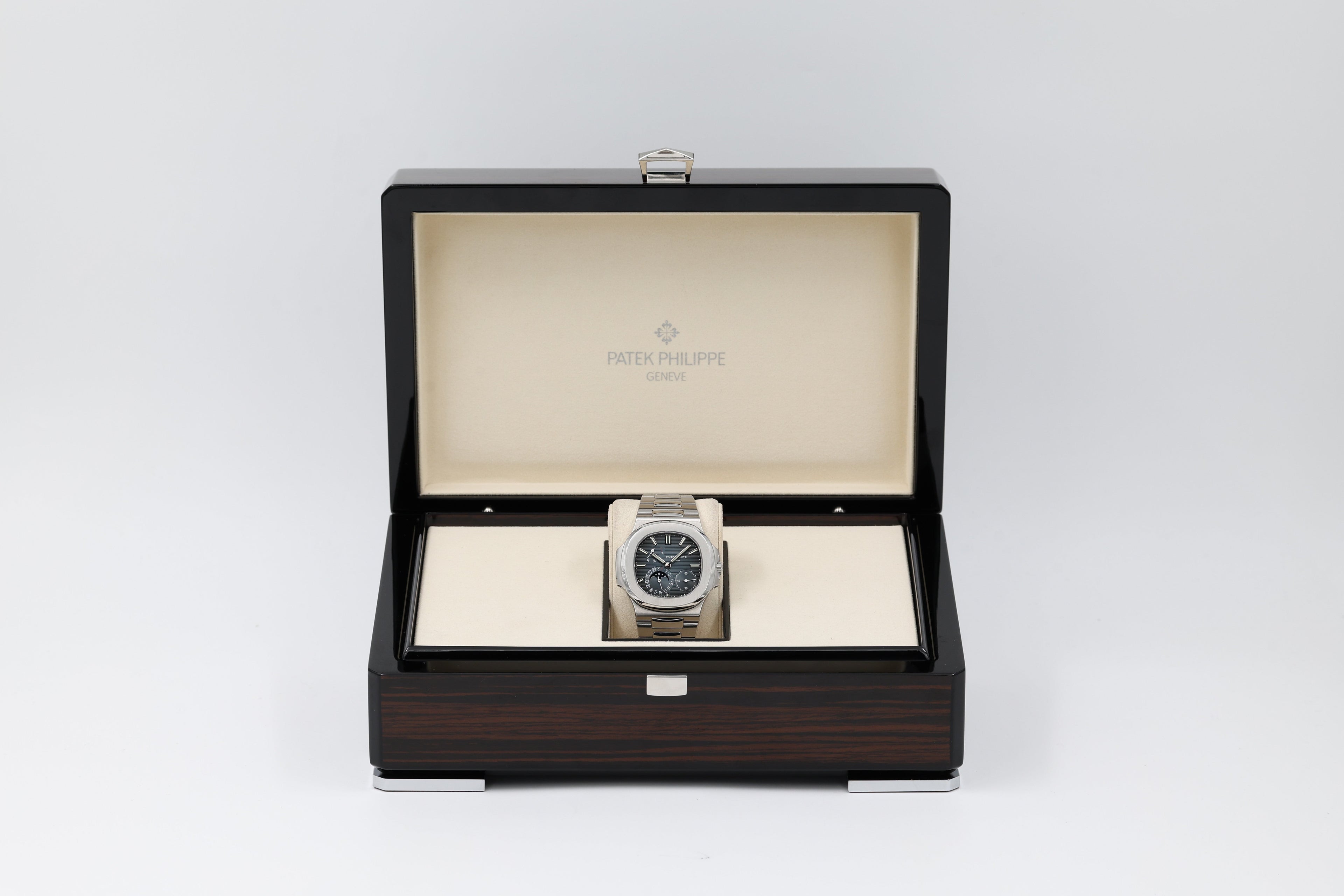Patek Philippe - Nautilus - Blue Dial - 5712/1A-001 - 2022