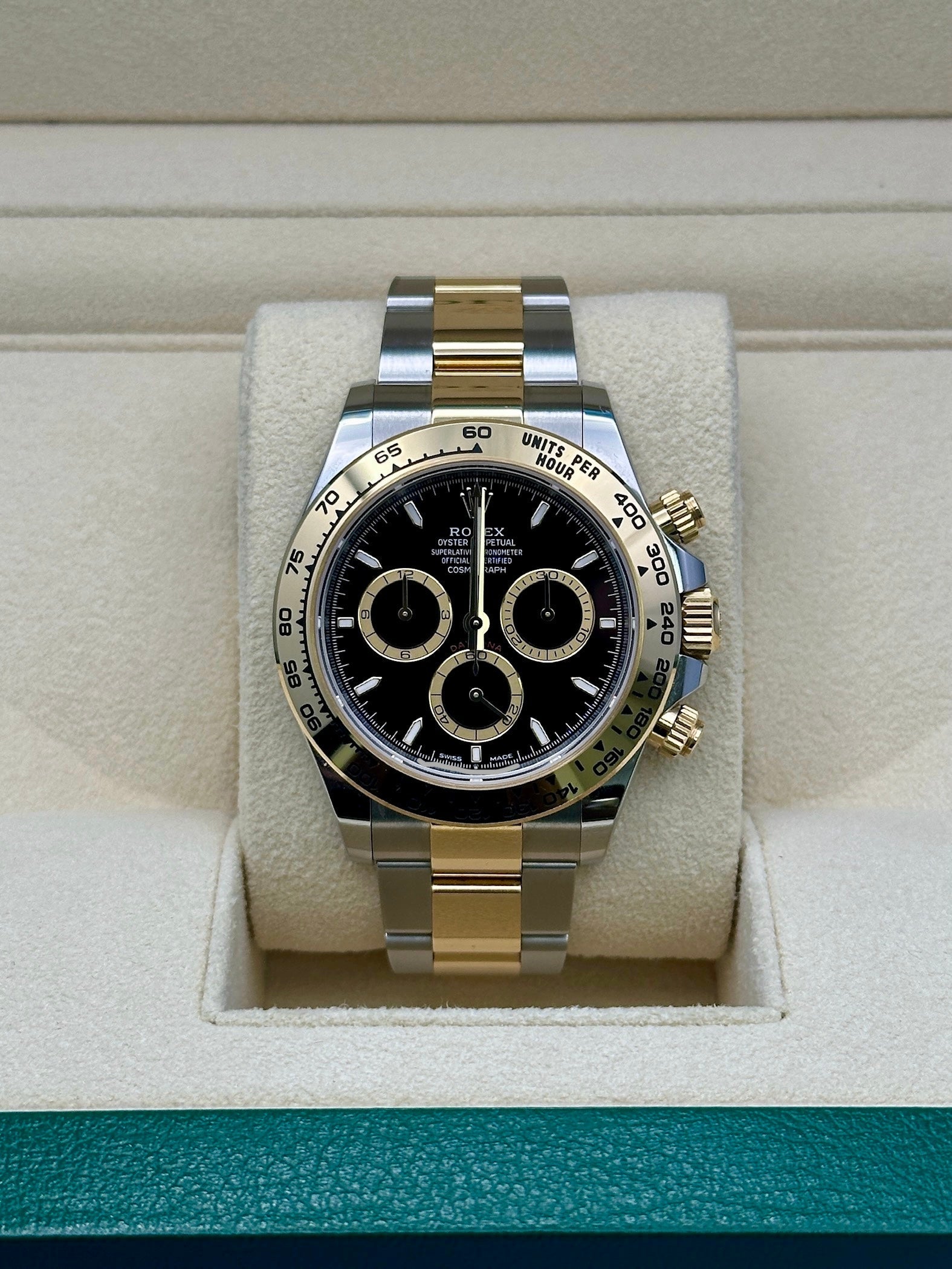 Rolex Yellow Rolesor  Daytona  - Fixed Bezel - Black Index Dial - Oyster Bracelet - 126503 bkio