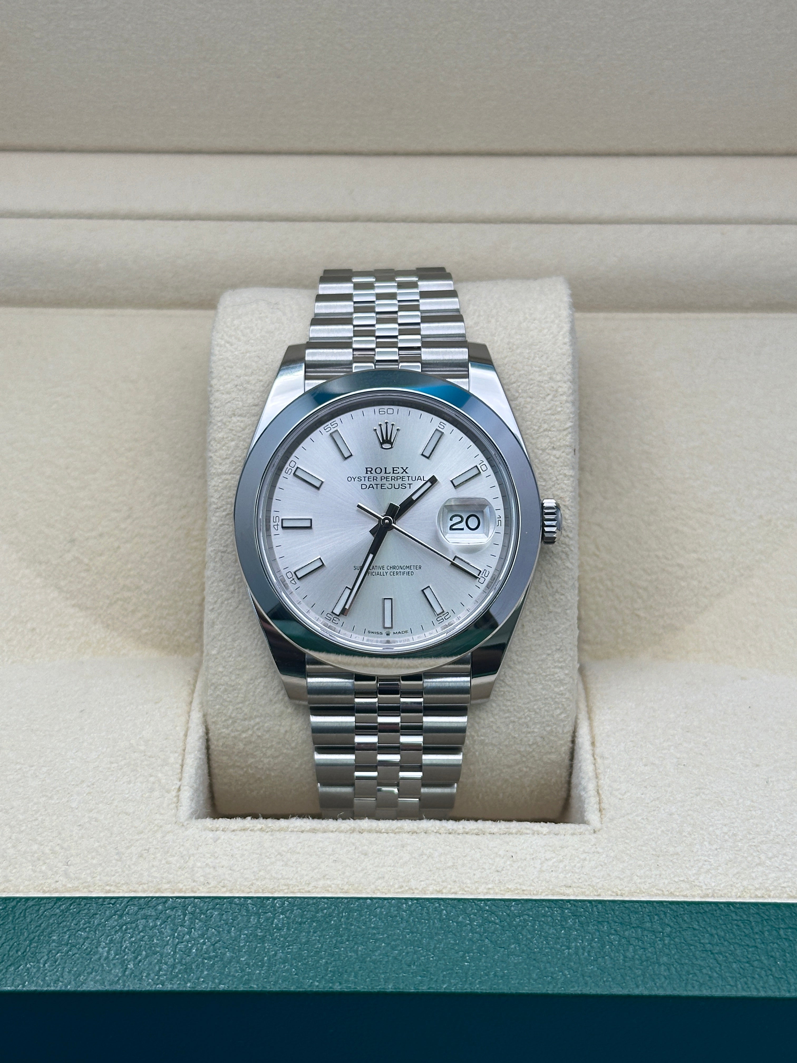 Rolex Steel Datejust 41  - Smooth Bezel - Silver Index Dial - Jubilee Bracelet - 126300 sij
