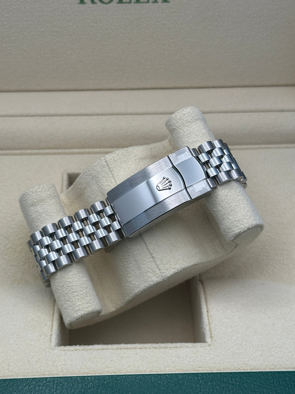 Rolex Steel Datejust 41  - Smooth Bezel - Silver Index Dial - Jubilee Bracelet - 126300 sij
