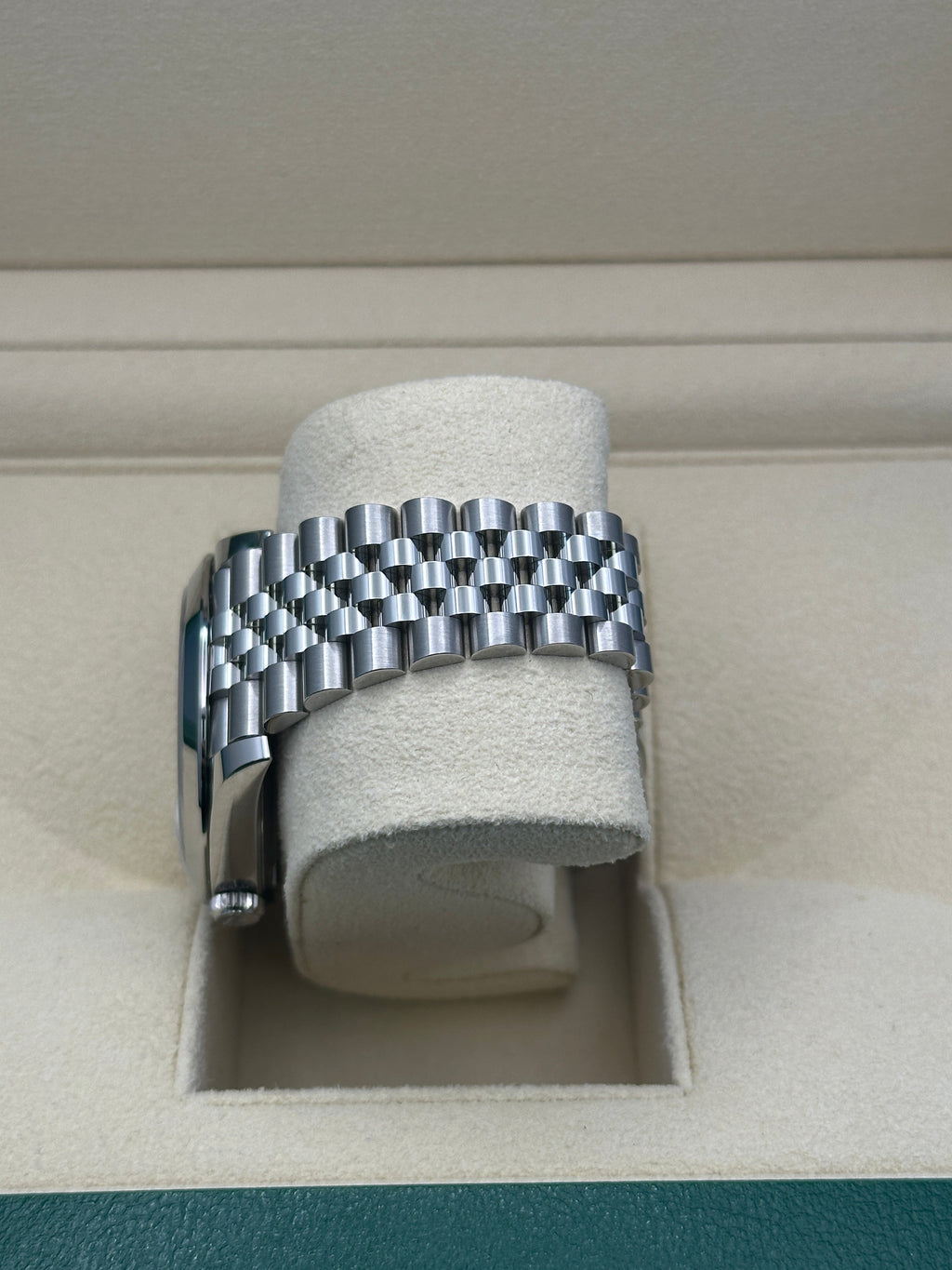 Rolex Steel Datejust 41  - Smooth Bezel - Silver Index Dial - Jubilee Bracelet - 126300 sij