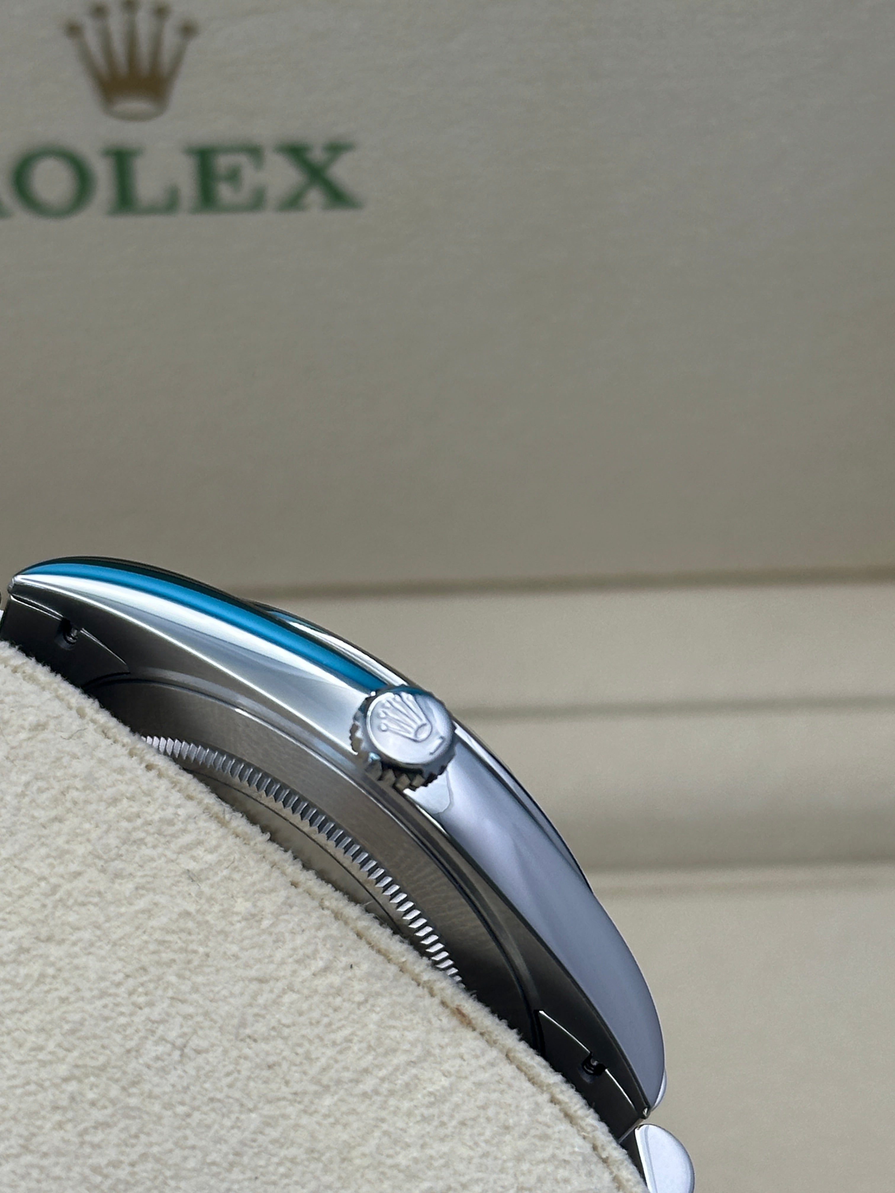 Rolex Steel Datejust 41  - Smooth Bezel - Silver Index Dial - Jubilee Bracelet - 126300 sij