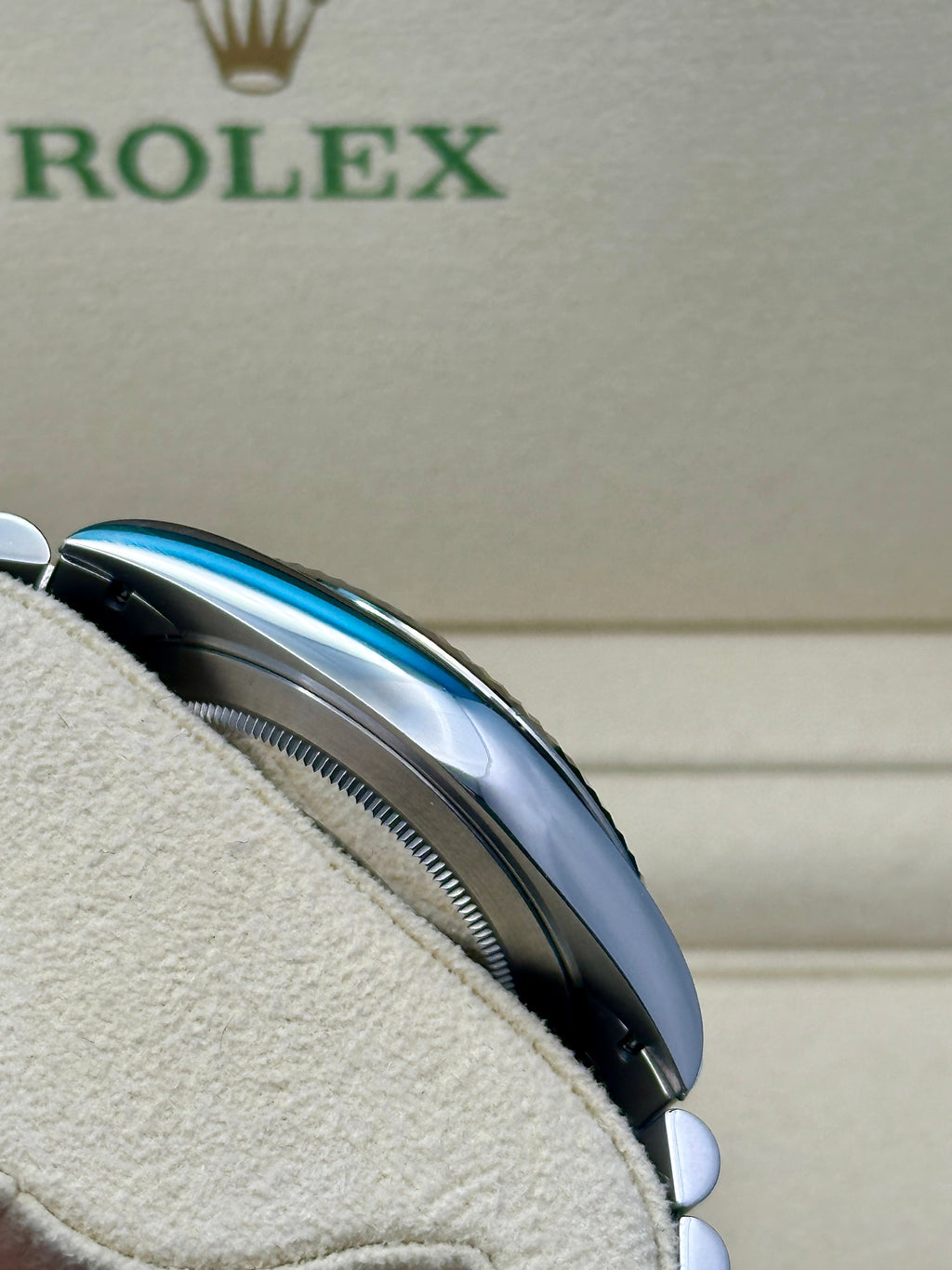 Rolex Steel and White Gold Rolesor Datejust 41  - Blue Index Dial - Jubilee Bracelet - 126334 blij