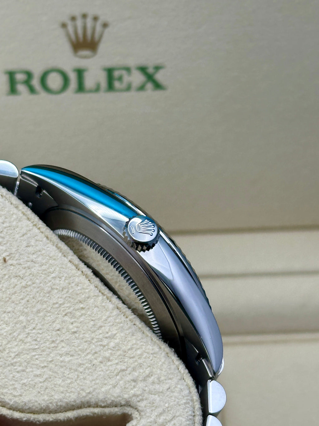 Rolex Steel and White Gold Rolesor Datejust 41  - Blue Index Dial - Jubilee Bracelet - 126334 blij