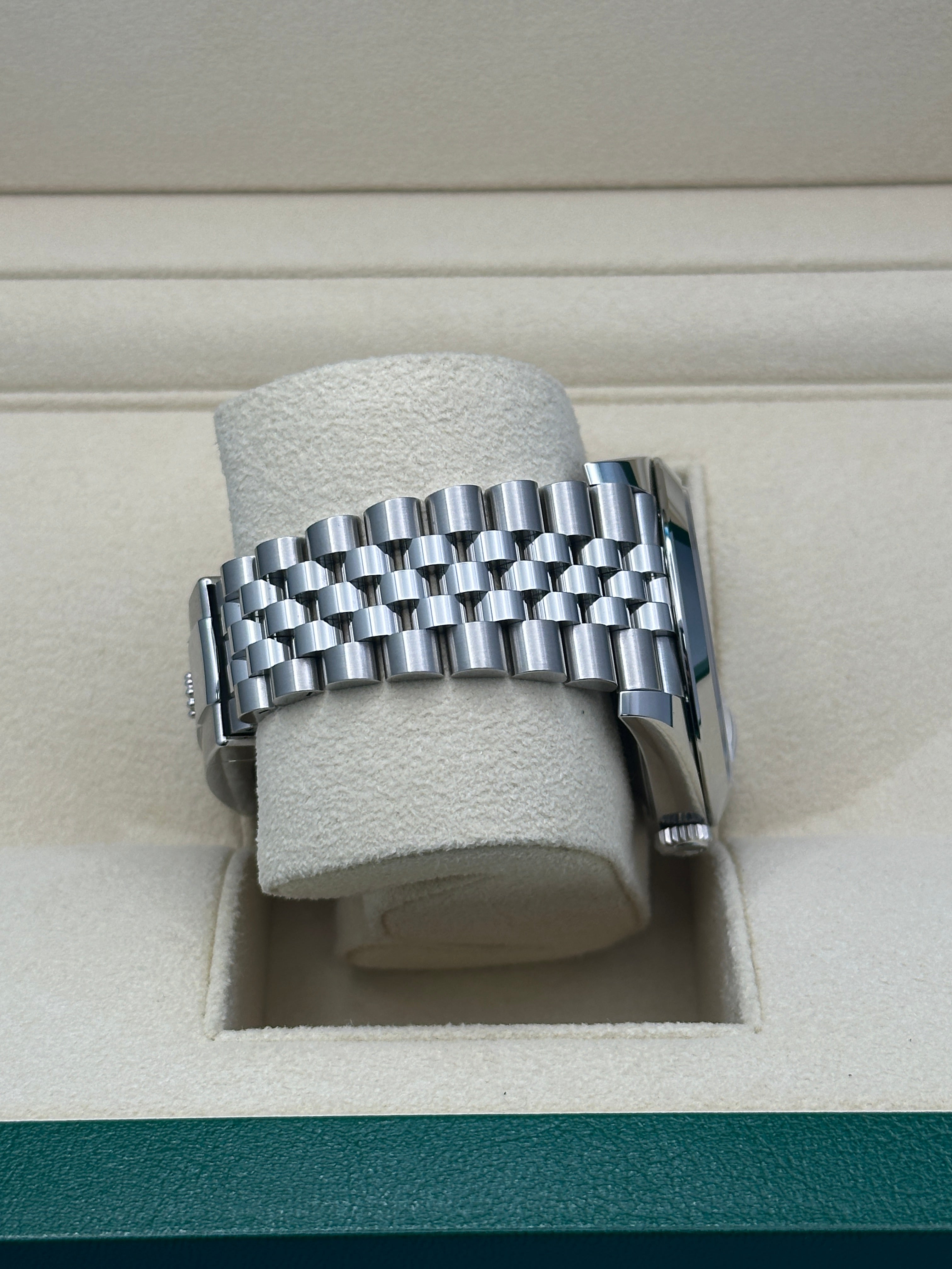 Rolex Steel Datejust 41  - Smooth Bezel - White Roman Dial - Jubilee Bracelet - 126300 wrj