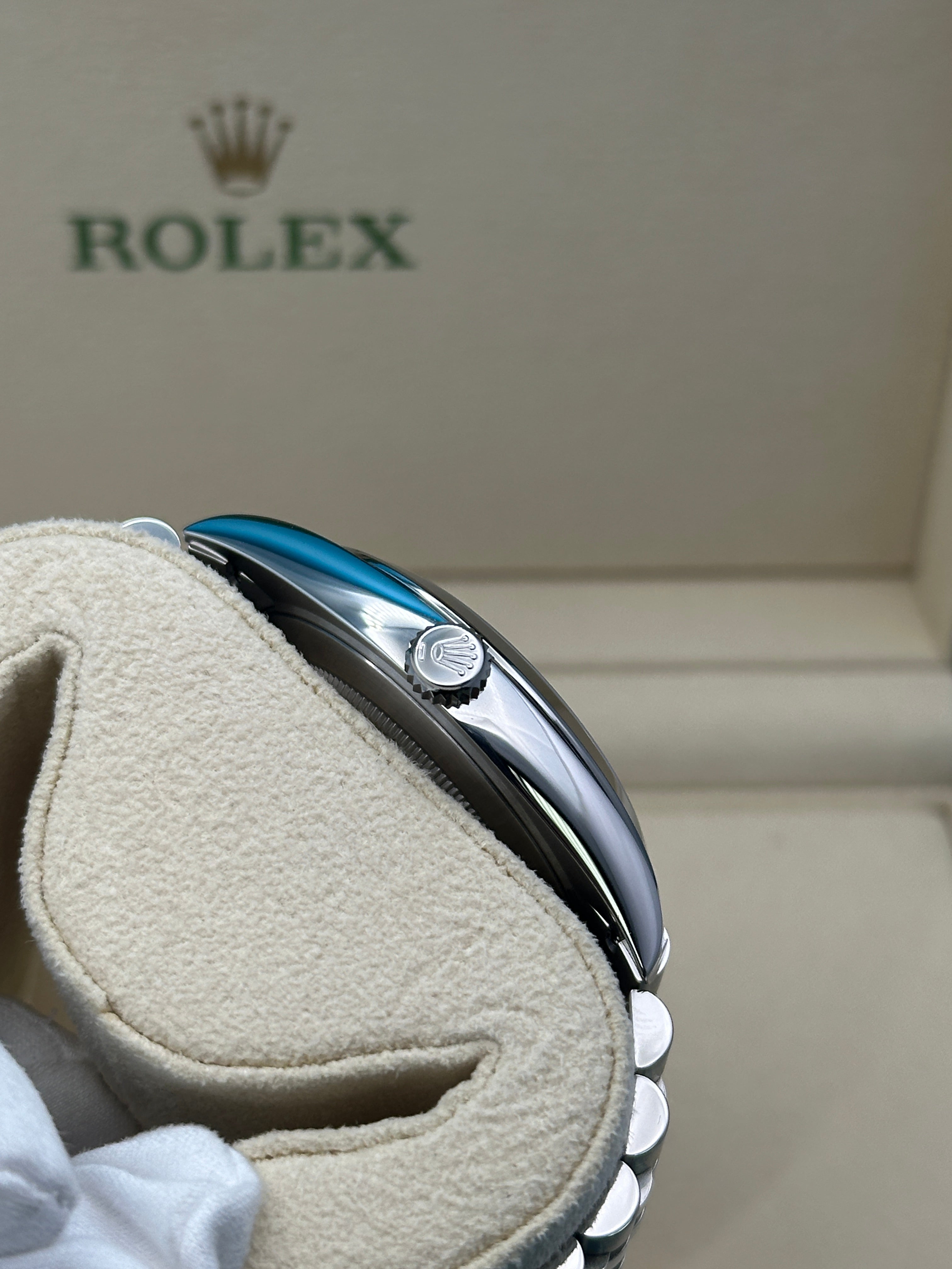 Rolex Steel Datejust 41  - Smooth Bezel - White Roman Dial - Jubilee Bracelet - 126300 wrj