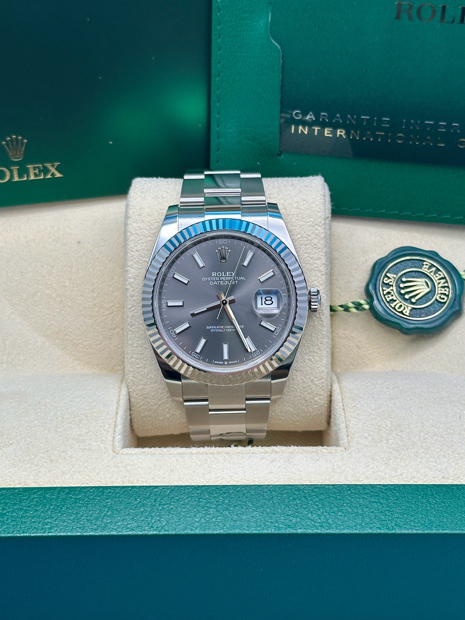 Rolex Steel and White Gold Rolesor Datejust 41  - Dark Rhodium Index Dial - Oyster Bracelet - 126334 dkrio