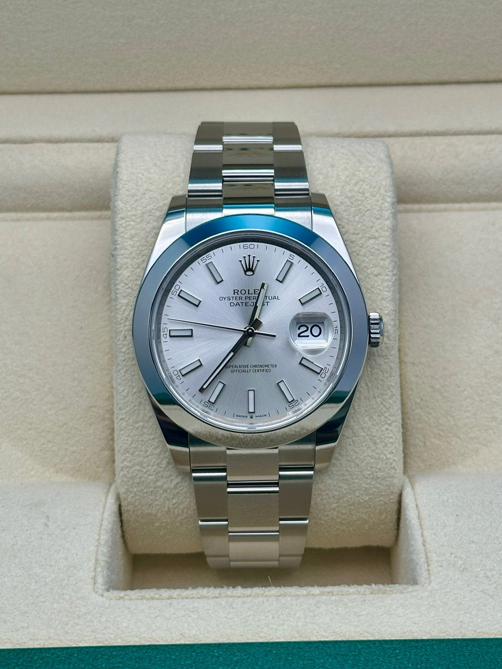Rolex Steel Datejust 41  - Smooth Bezel - Silver Index Dial - Oyster Bracelet - 126300 sio
