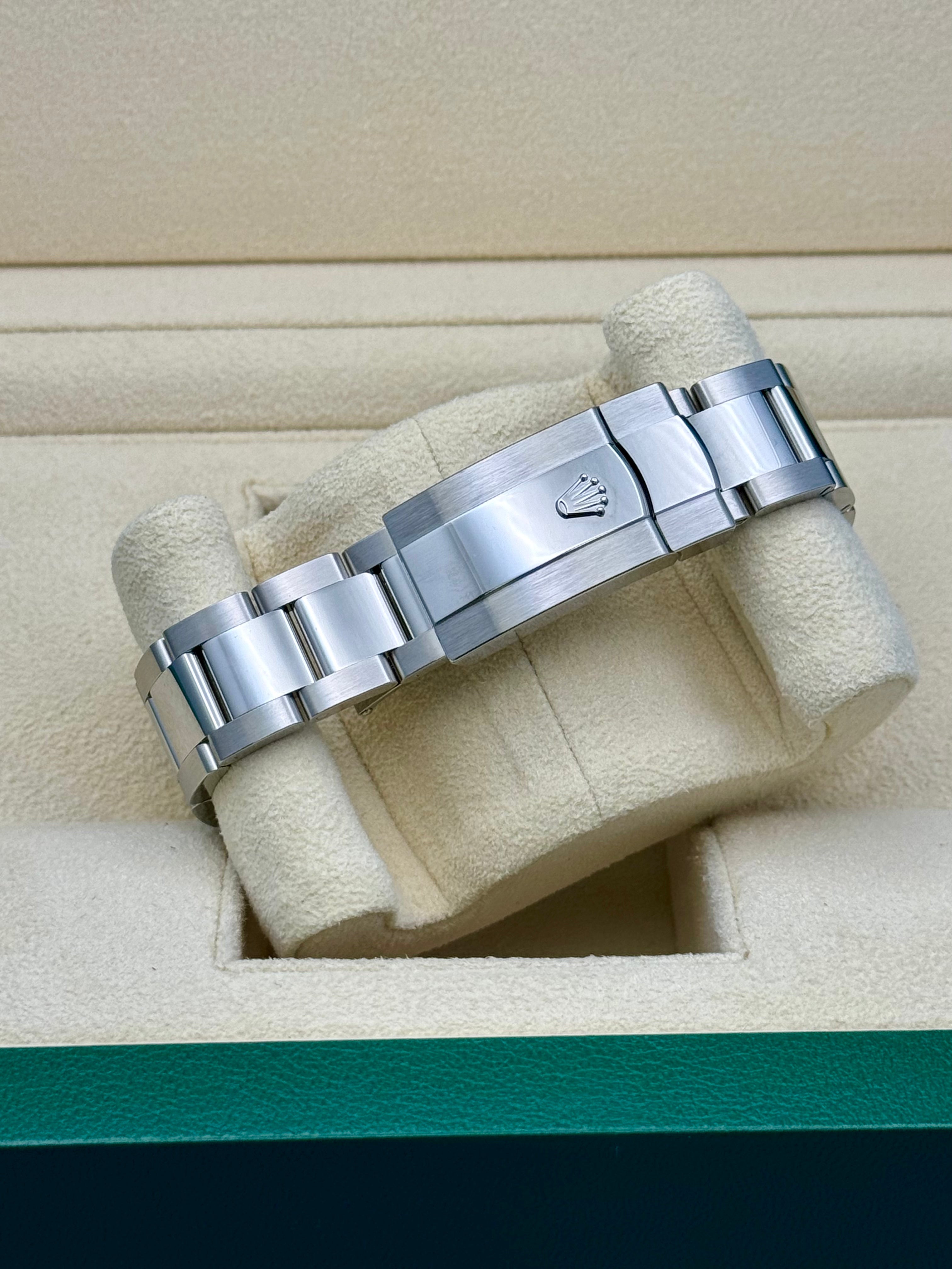 Rolex Steel Datejust 41  - Smooth Bezel - Blue Index Dial - Oyster Bracelet - 126300 blio
