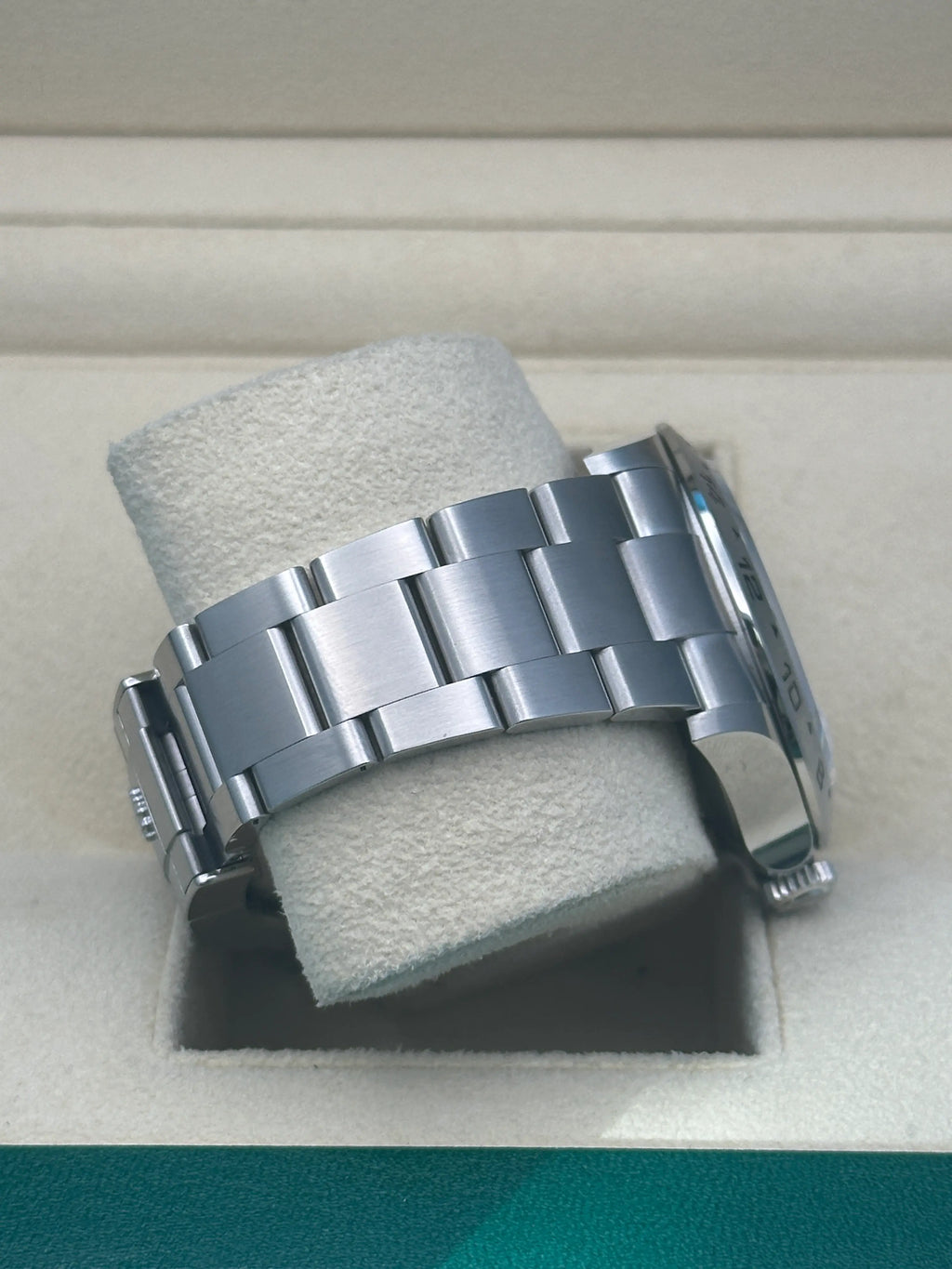 Rolex Oyster Perpetual Explorer II  - Oystersteel - Black Dial - Oyster Bracelet -  226570 bk