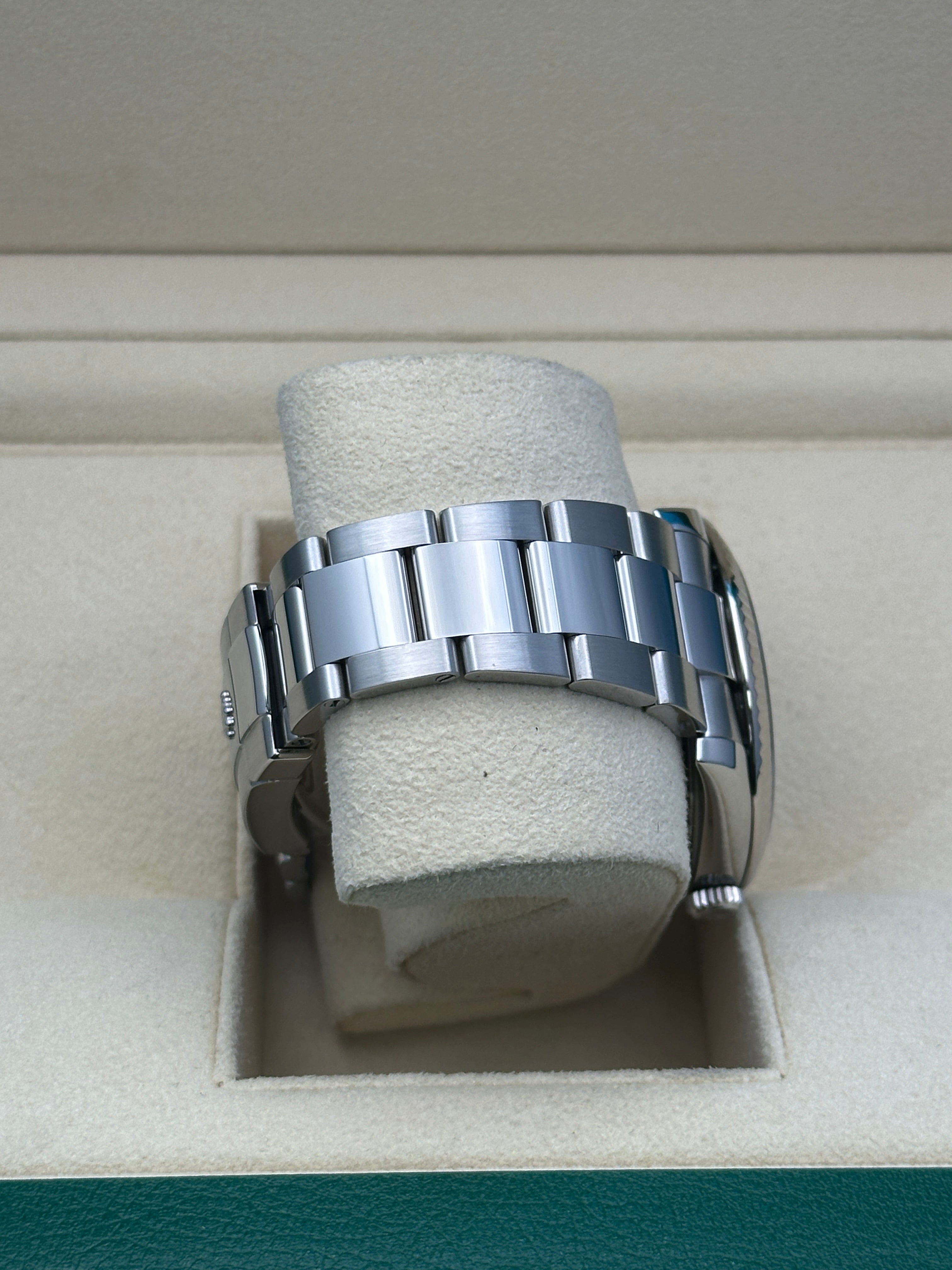 Rolex Steel and White Gold Rolesor Datejust 41  - Dark Rhodium Index Dial - Oyster Bracelet - 126334 dkrio