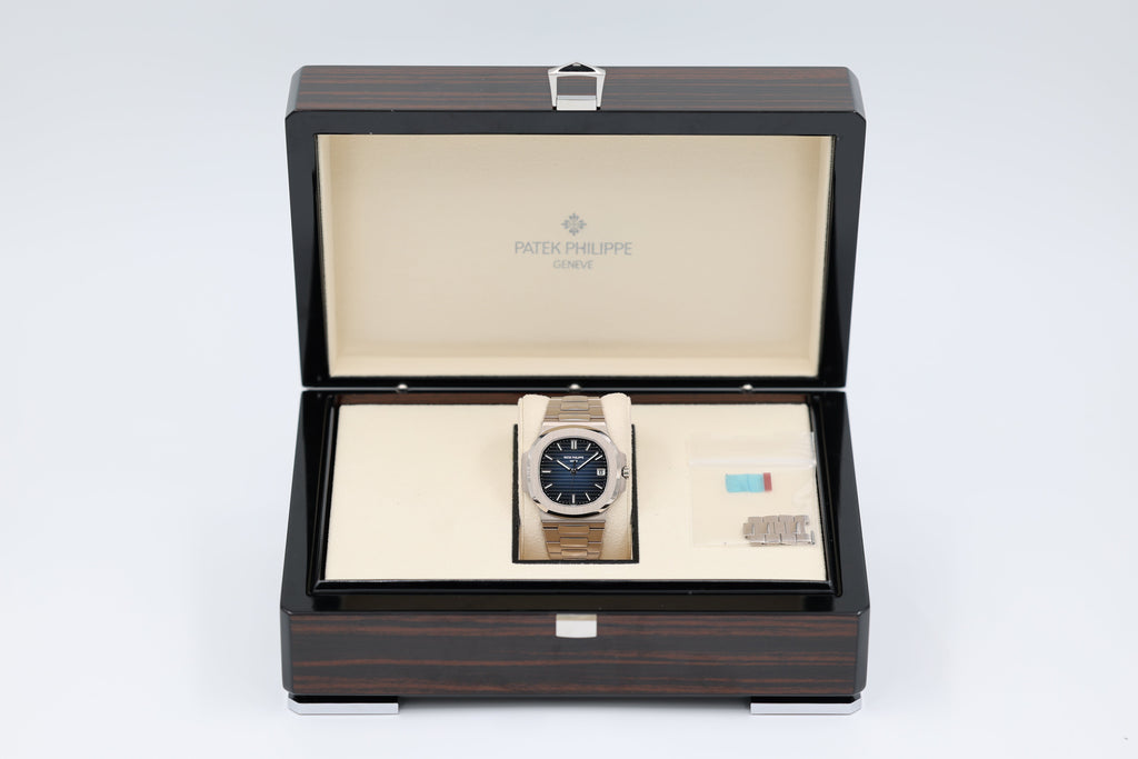 Patek Philippe - Nautilus - Blue Dial - 5811/1G-001 - 2024