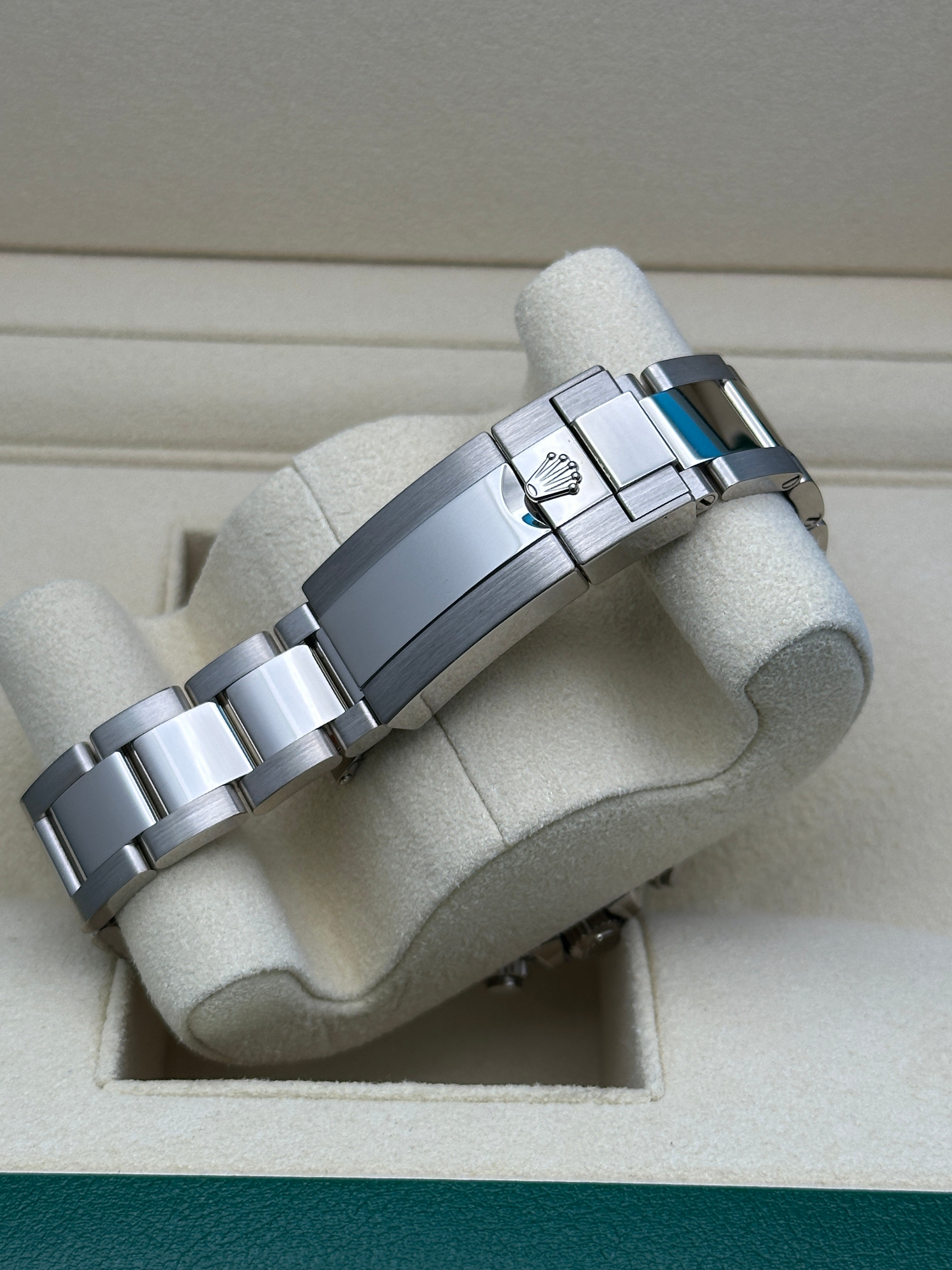 Rolex White Gold  Daytona  - Fixed Bezel - Black And Steel Index Dial - Oyster Bracelet - 126509 bkstio