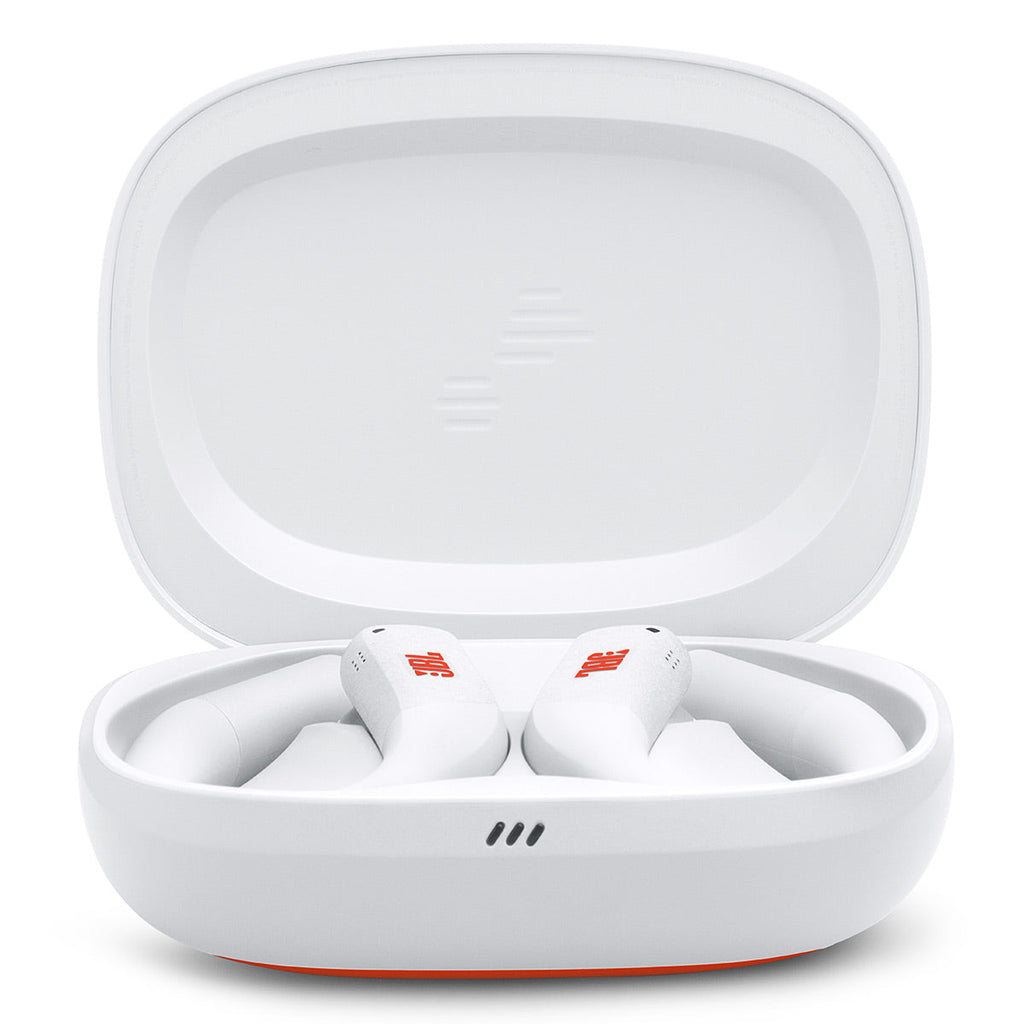 JBL Endurance Peak 4 True Wireless Noise Cancelling Sport Earbuds Bundle with gSport Case (White)