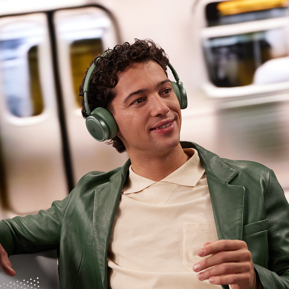 JBL Live 680NC Wireless Over-Ear Noise Cancelling Headphone Bundle with gSport Case (Green)