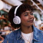JBL Live 680NC Wireless Over-Ear Noise Cancelling Headphone Bundle with gSport Case (White)