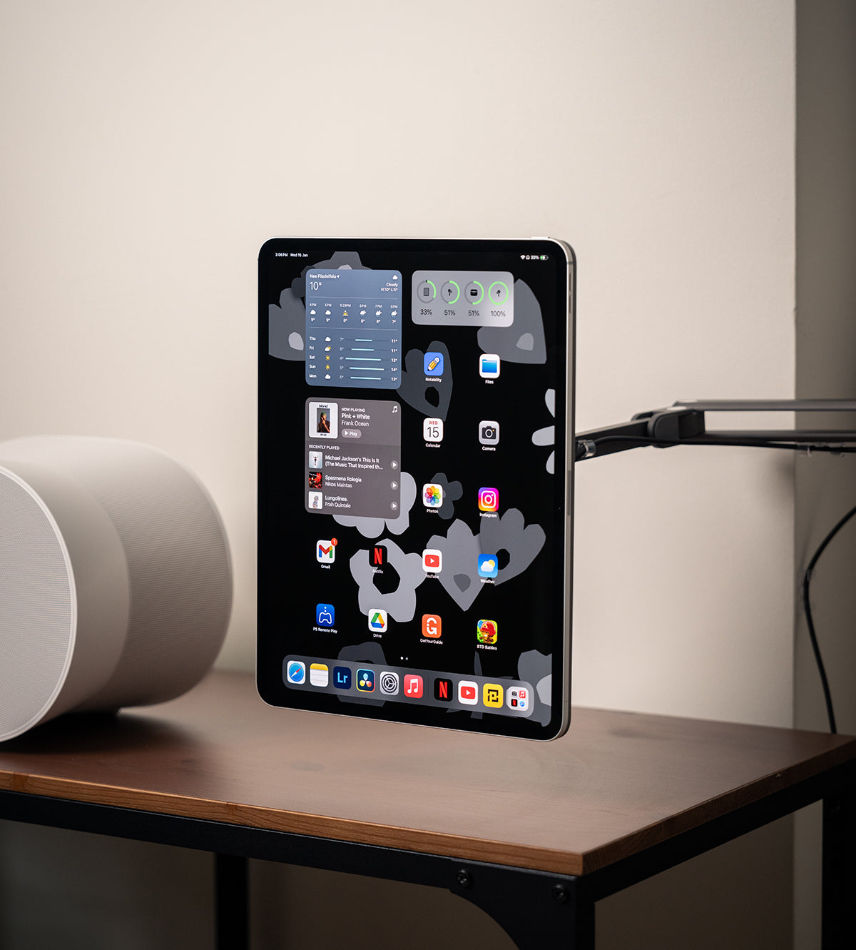 KUXIU X36W Pro MAX Magnetic iPad Wall Mount Charging Stand