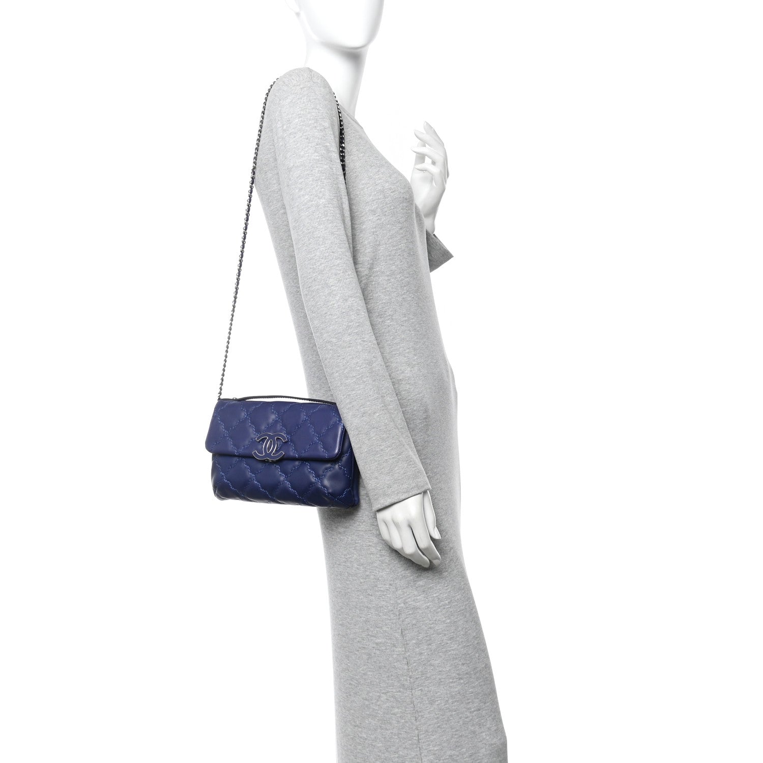 Calfskin Quilted Double Stitch Hamptons Clutch with Chain Blue