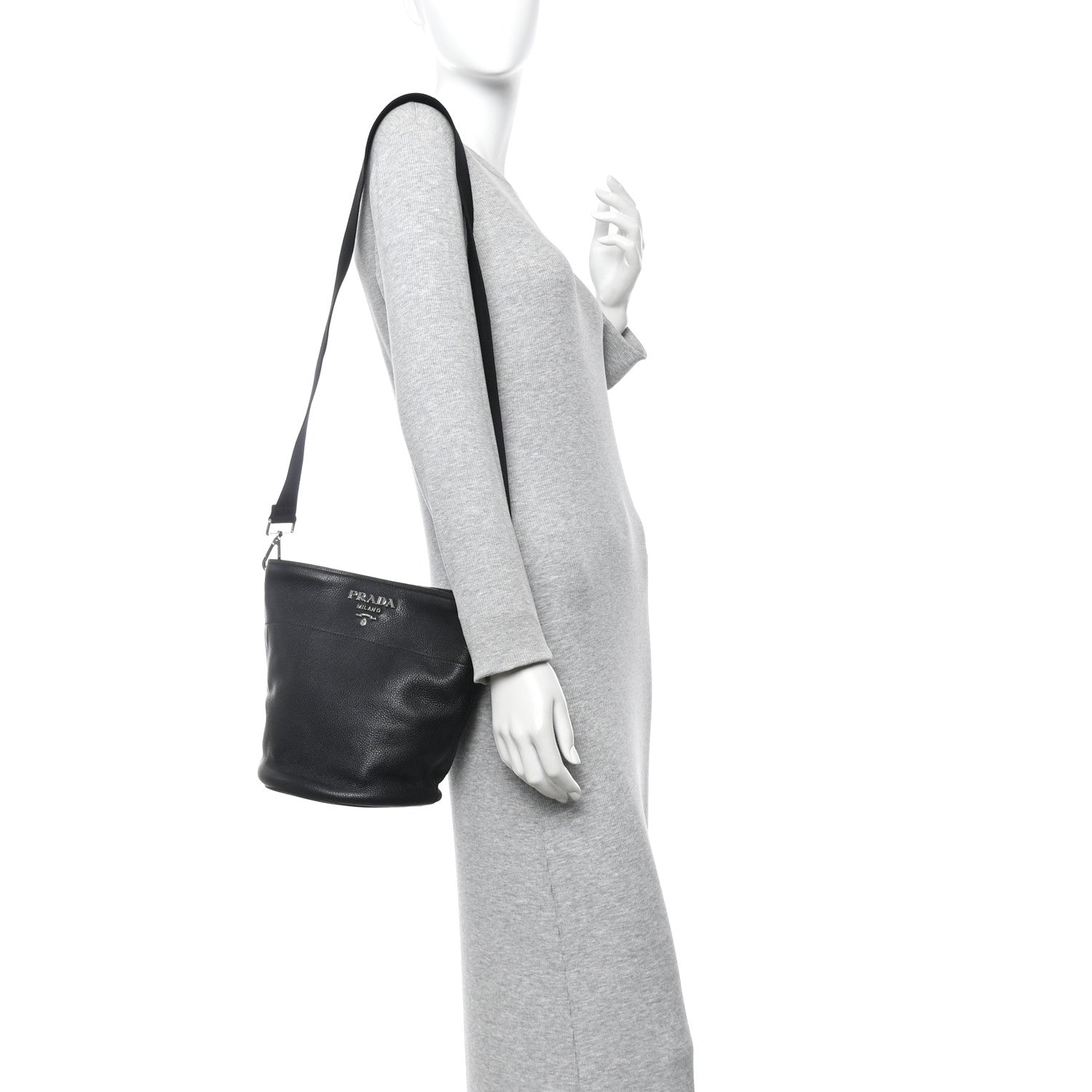 Vitello Daino Bucket Bag Black
