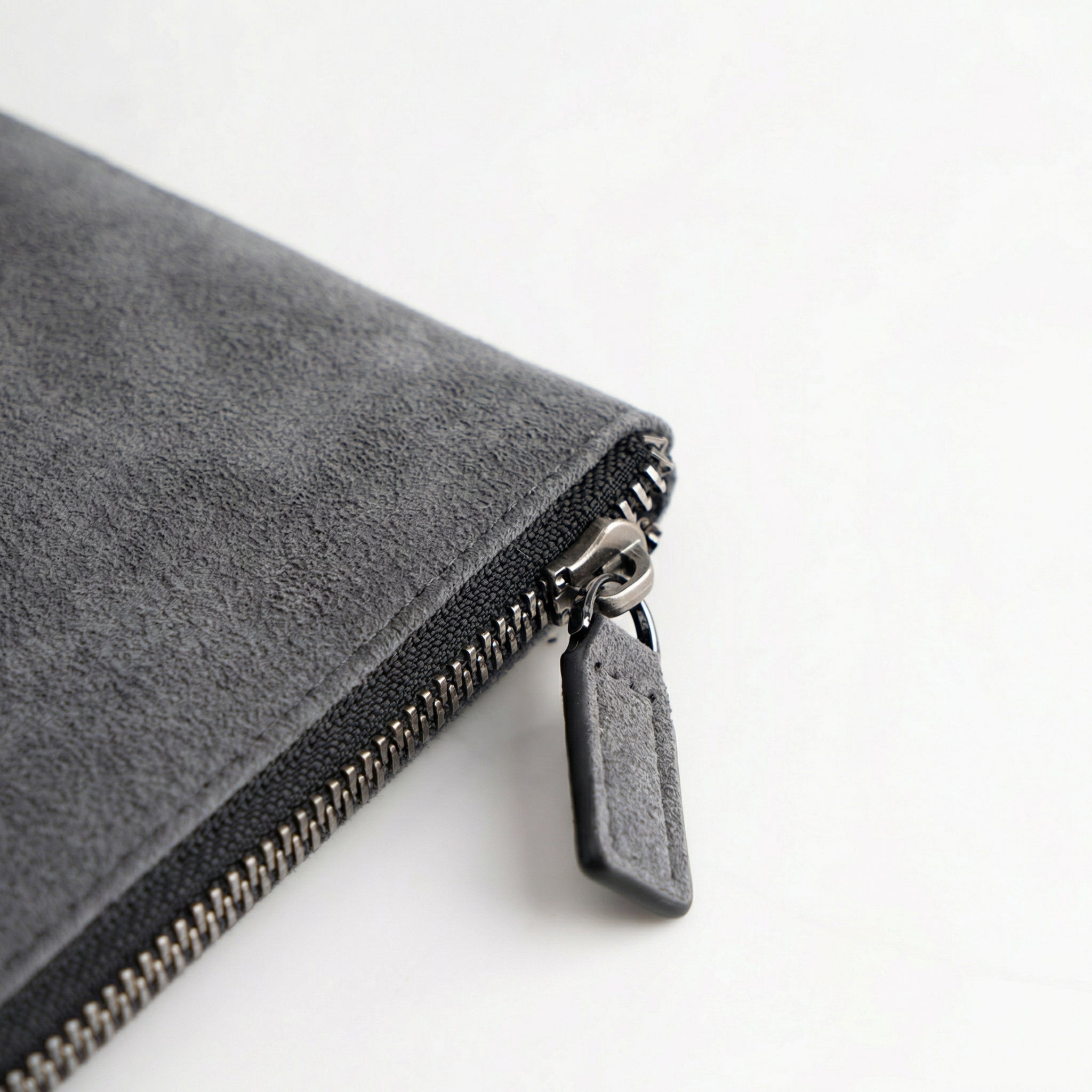 Alcantara Pouch - Nardo Gray