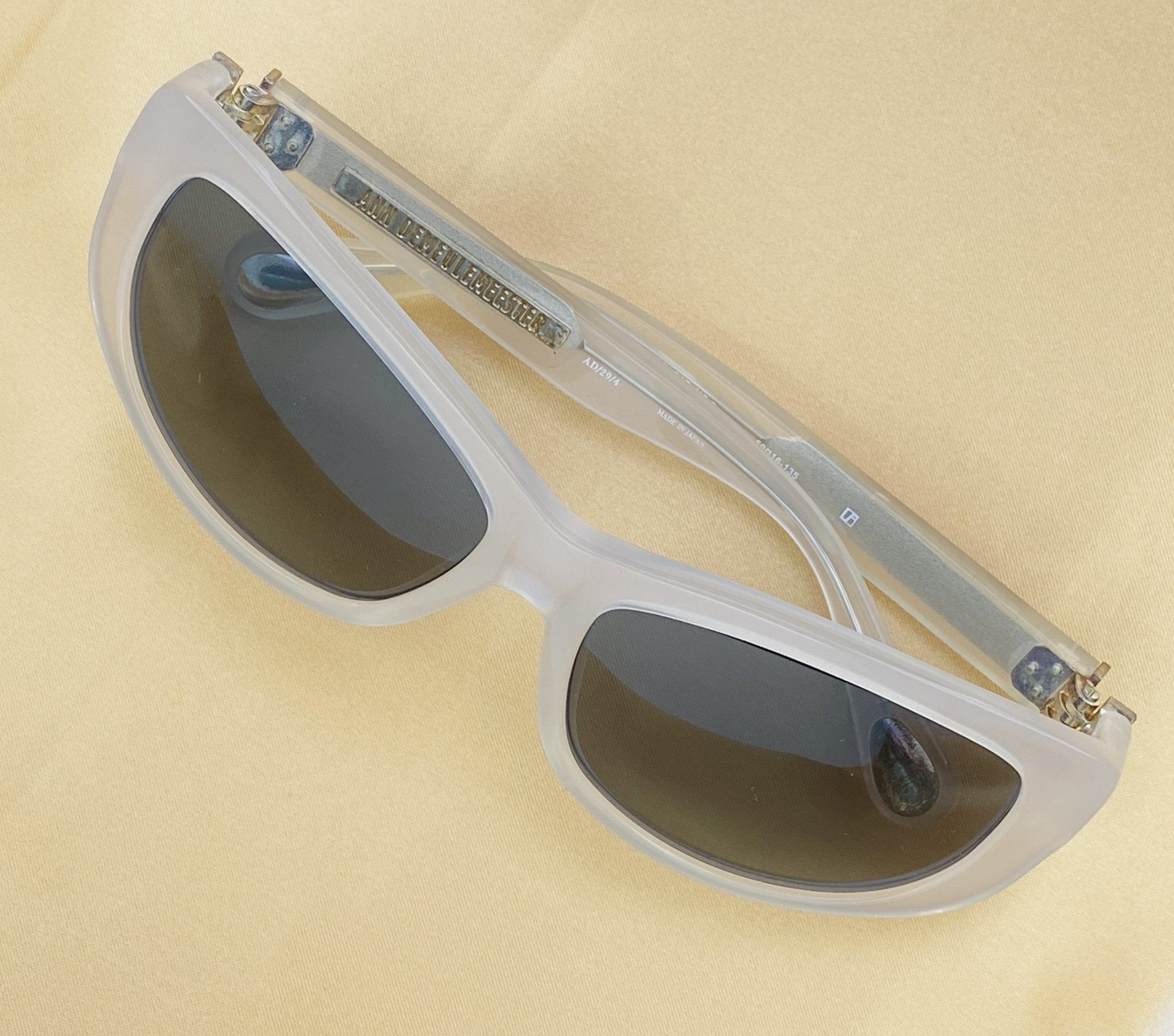 Ann Demeulemeester Ladies Sunglasses Cat Eye White and Grey