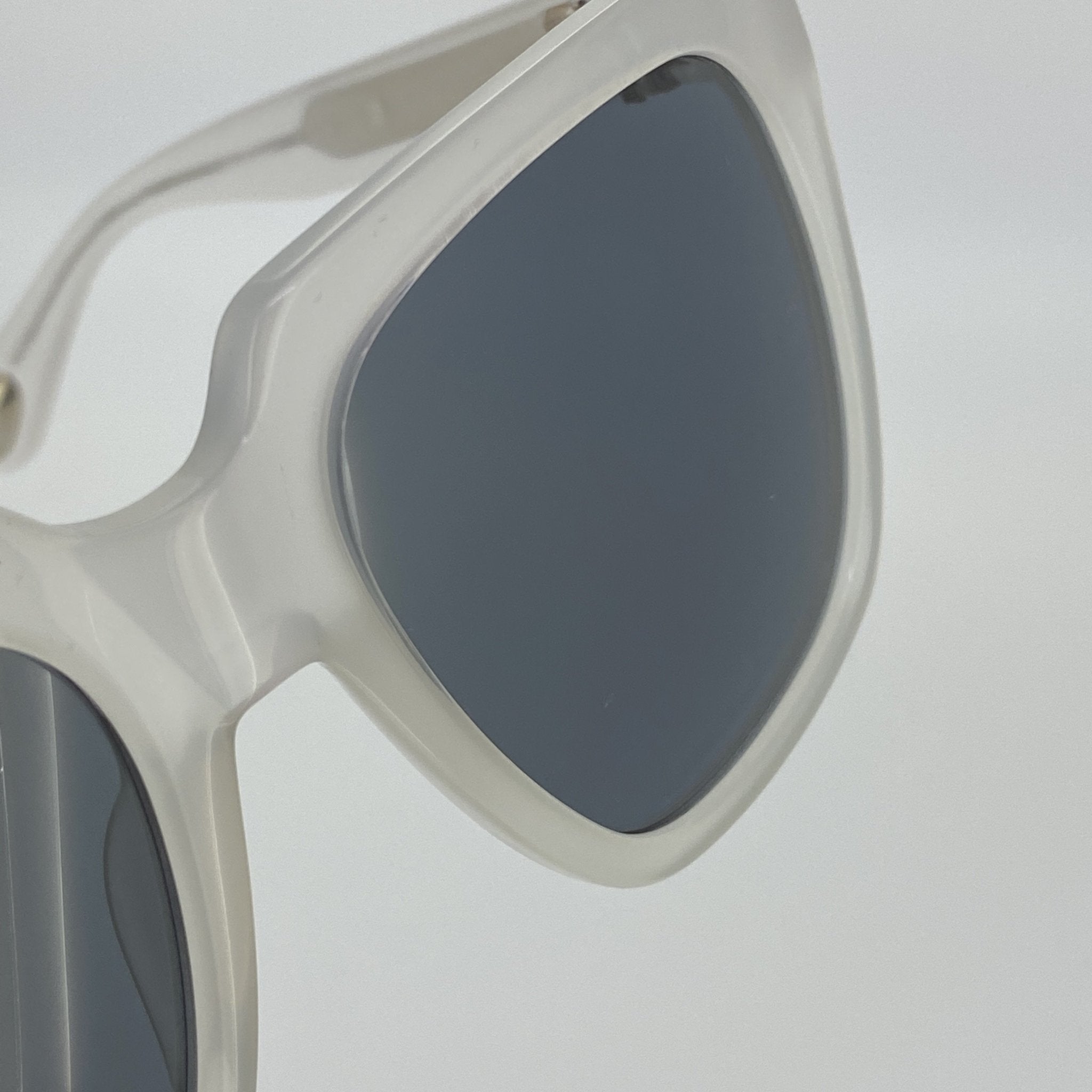 Ann Demeulemeester Sunglasses Oversized White and Solid Grey