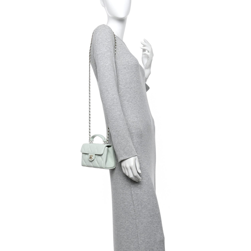 Caviar Quilted Retro Twist Top Handle Clutch Light Green