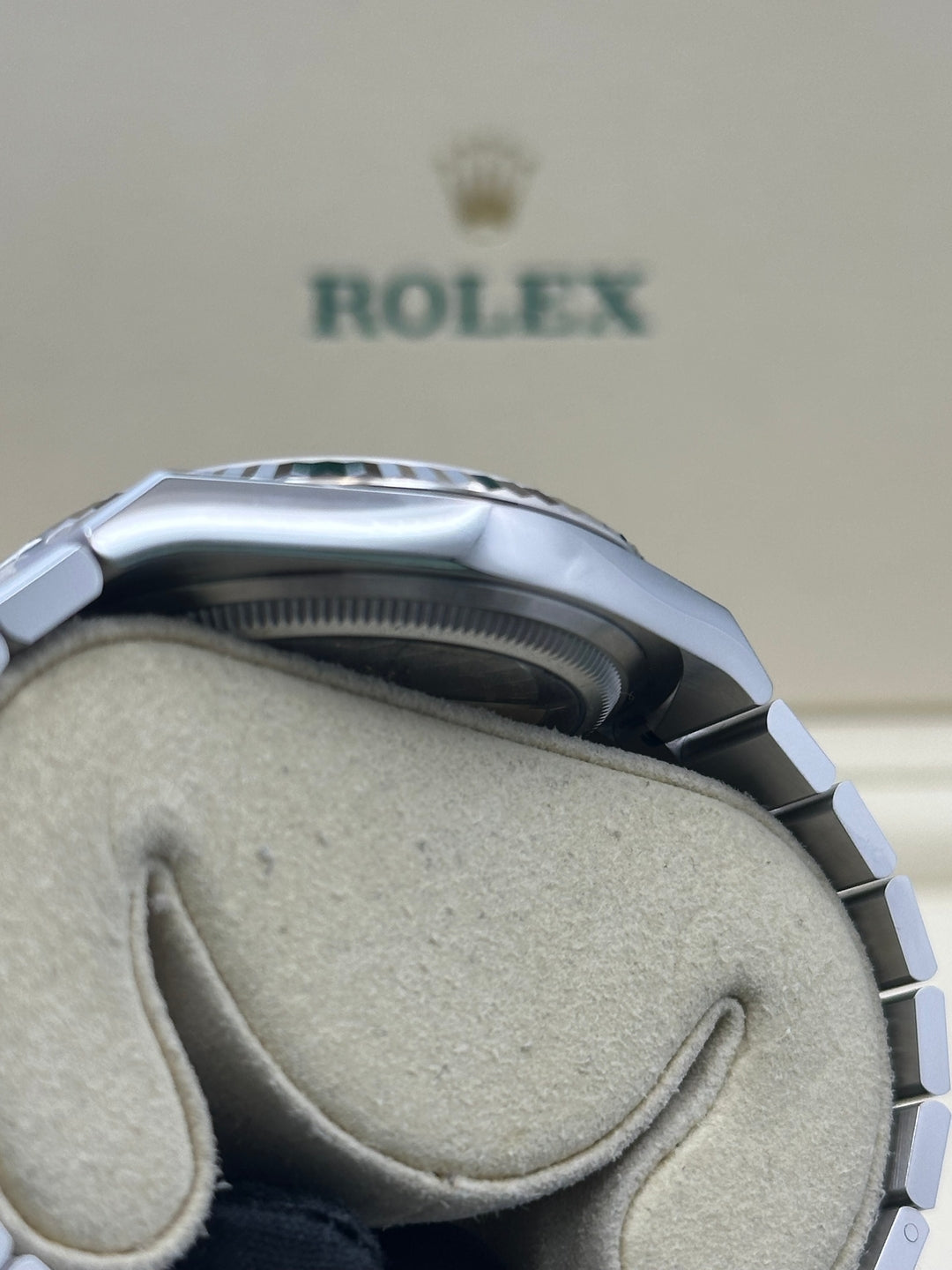 Rolex Land-Dweller 40 White Gold Oystersteel Intense White Honeycomb Motif Dial Fluted Bezel Flat Jubilee Bracelet 127334 - 2025