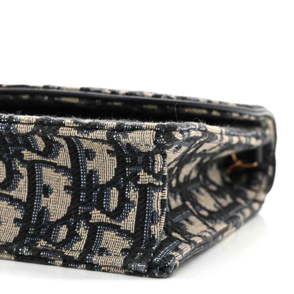 Oblique Saddle Chain Pouch Blue