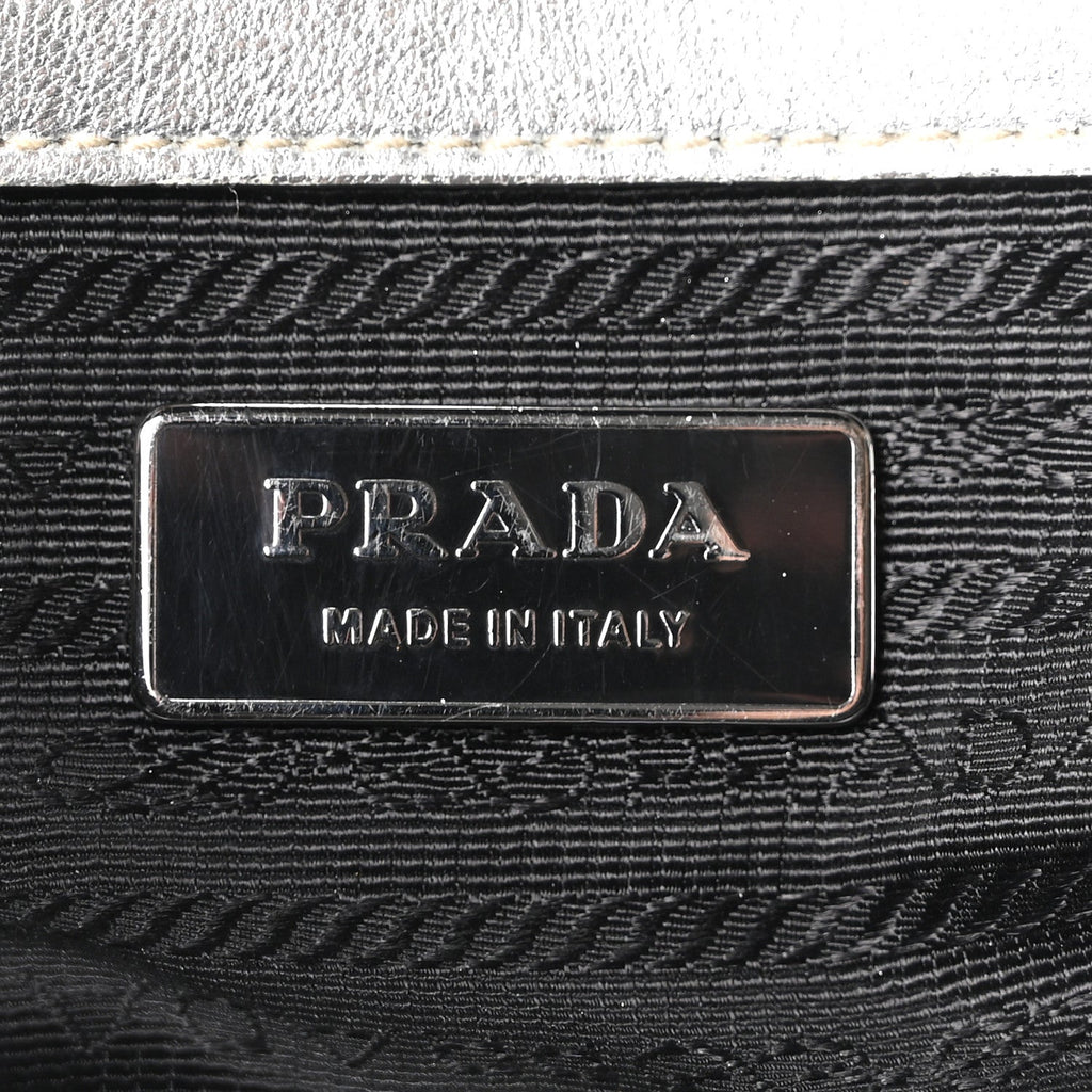 Metallic Nappa Gaufre Messenger Tote Argento