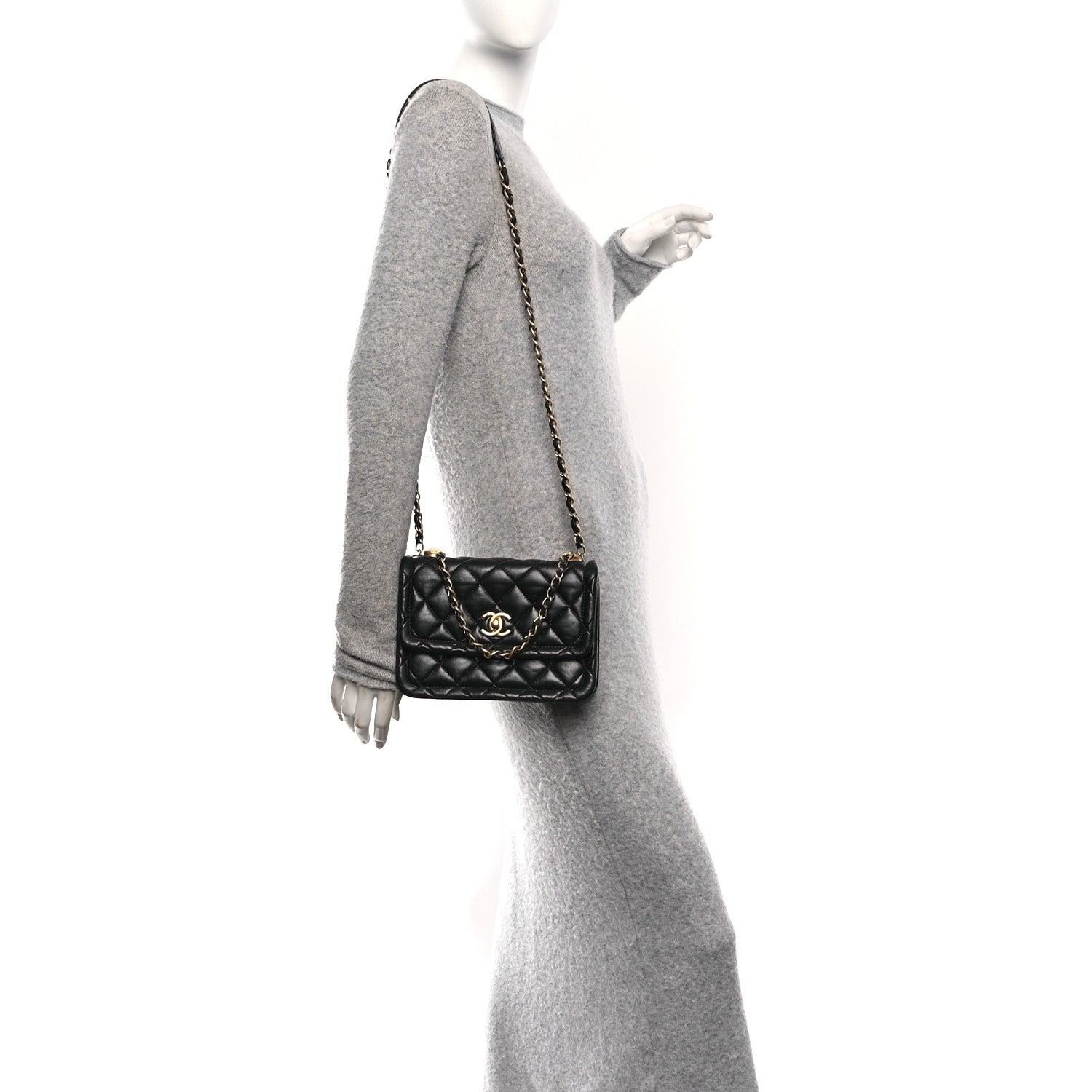Shiny Lambskin Flap Clutch With Chain Black