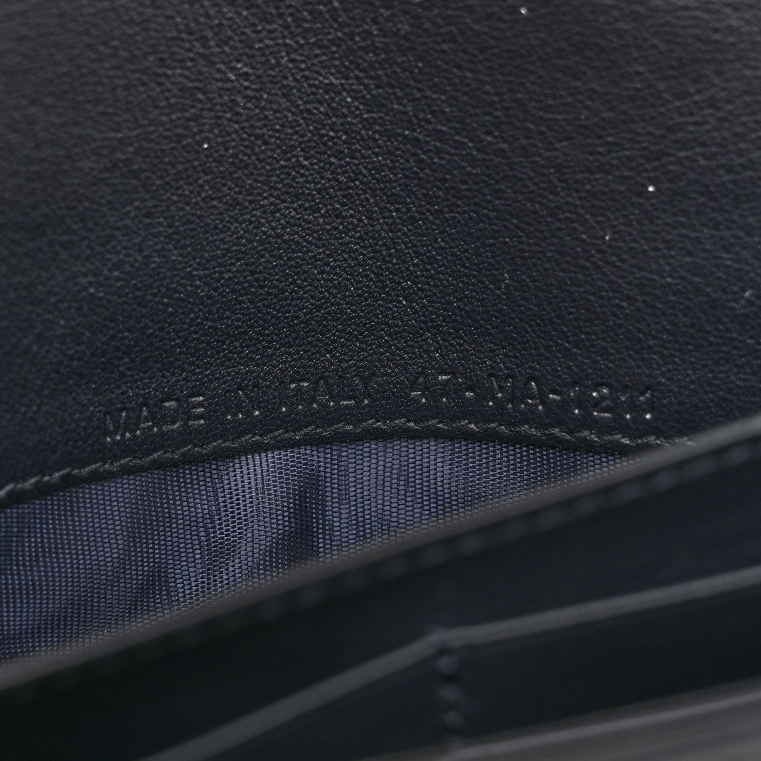 Oblique Saddle Chain Long Wallet Blue