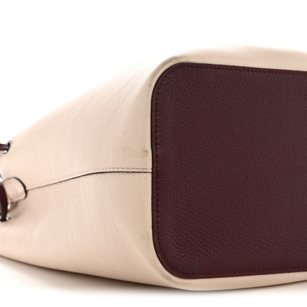 Calfskin Lockme Bucket Soie Quartz Calla