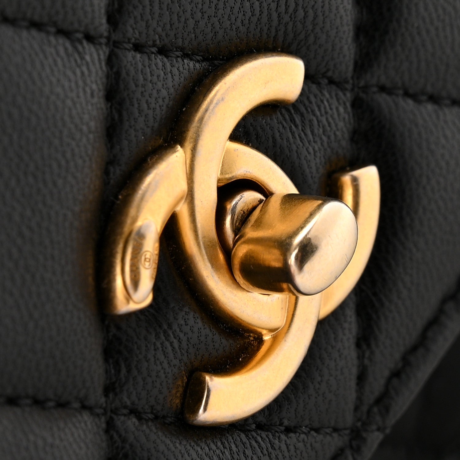 Lambskin Quilted CC Pearl Crush Wallet on Chain WOC Black