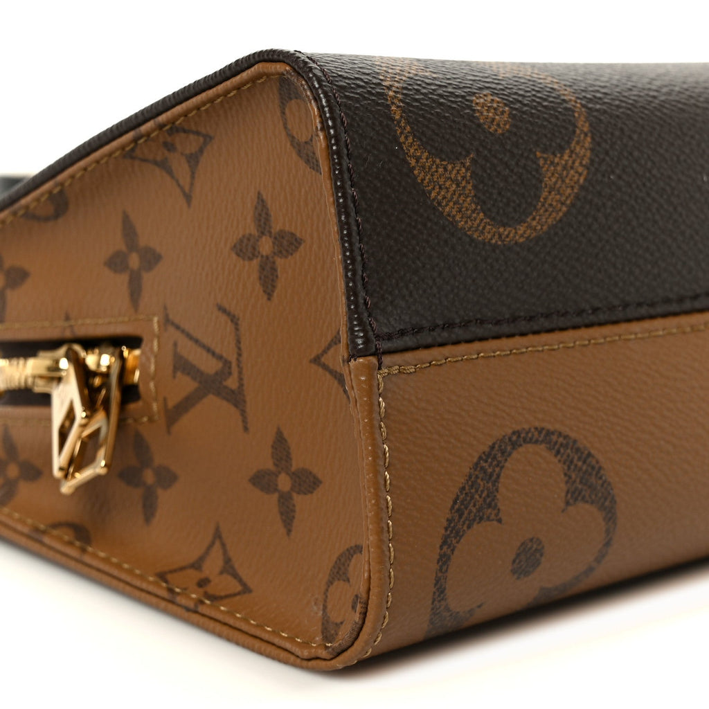 Reverse Monogram Giant OnTheGo East West Chain